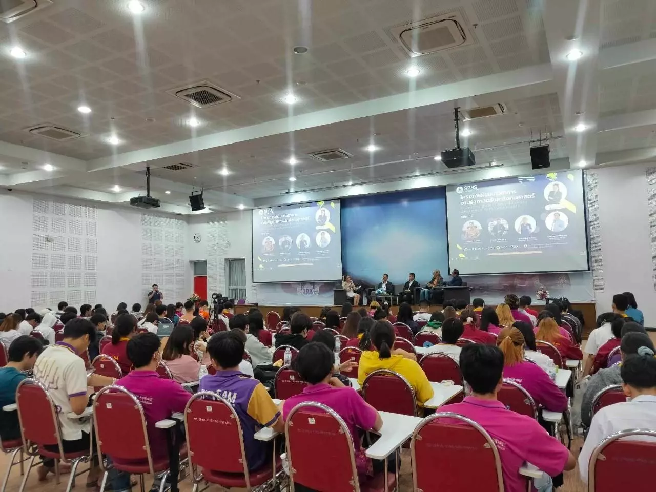 คณะรัฐศาสตร์และสังคมศาสตร์ จัดโครงการสัมมนาวิชาการด้านรัฐศาสตร์และสังคมศาสตร์ ภายใต้หัวข้อการเมืองไทยที่ไม่มีเสถียรภาส่งผลกระทบต่อการพัฒนาชุมชนท้องถิ่น