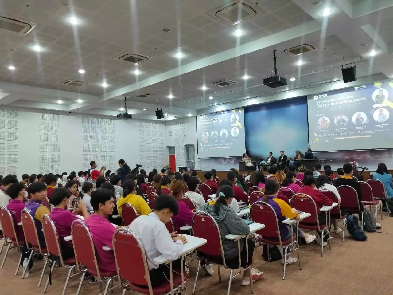 คณะรัฐศาสตร์และสังคมศาสตร์ จัดโครงการสัมมนาวิชาการด้านรัฐศาสตร์และสังคมศาสตร์ ภายใต้หัวข้อการเมืองไทยที่ไม่มีเสถียรภาส่งผลกระทบต่อการพัฒนาชุมชนท้องถิ่น