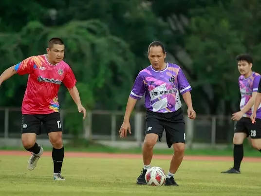 คณบดีคณะรัฐศาสตร์และสังคมศาสตร์เข้าร่วมกิจกรรมการแข่งขันฟุตบอลนัดพิเศษระหว่างทีม VIP จังหวัดพะเยาและทีมผู้บริหาร มหาวิทยาลัยพะเยา