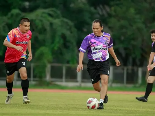 คณบดีคณะรัฐศาสตร์และสังคมศาสตร์เข้าร่วมกิจกรรมการแข่งขันฟุตบอลนัดพิเศษระหว่างทีม VIP จังหวัดพะเยาและทีมผู้บริหาร มหาวิทยาลัยพะเยา