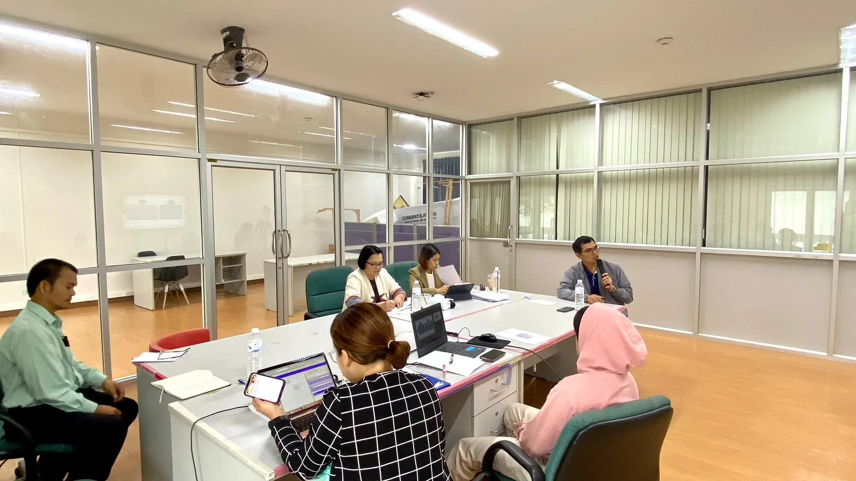 ฝ่ายนวัตกรรมบูรณาการเพื่อชุมชน คณะรัฐศาสตร์และสังคมศาสตร์ ดำเนินโครงการติดตามความก้าวหน้าโครงการวิจัย งบประมาณรายได้ ปี 2566