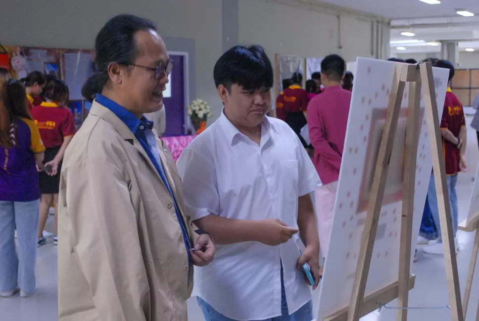 คณะรัฐศาสตร์และสังคมศาสตร์ ได้จัดโครงการต๊าช: Show & Share อัตลักษณ์รัฐ-พัฒน์ ร่วมกับโครงการพัฒนาศักยภาพผู้นำนิสิต กิจกรรมที่ 2 สุนทรียภาพและการเมือง