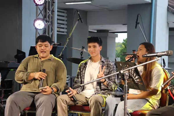 คณะรัฐศาสตร์และสังคมศาสตร์ ได้จัดโครงการต๊าช: Show & Share อัตลักษณ์รัฐ-พัฒน์ ร่วมกับโครงการพัฒนาศักยภาพผู้นำนิสิต กิจกรรมที่ 2 สุนทรียภาพและการเมือง