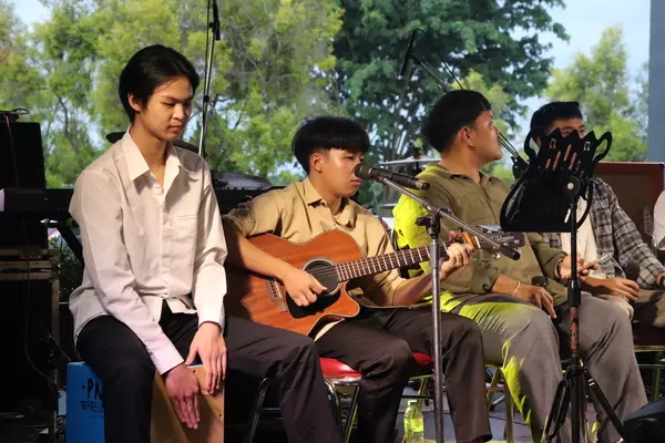 คณะรัฐศาสตร์และสังคมศาสตร์ ได้จัดโครงการต๊าช: Show & Share อัตลักษณ์รัฐ-พัฒน์ ร่วมกับโครงการพัฒนาศักยภาพผู้นำนิสิต กิจกรรมที่ 2 สุนทรียภาพและการเมือง