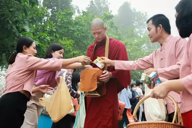 คณะรัฐศาสตร์และสังคมศาสตร์ ร่วมจัดกิจกรรมประเพณีตักบาตรเทโวโรหณะ ประจำปี 2566 ณ วัดป่าพระอุบาลี จังหวัดพะเยา