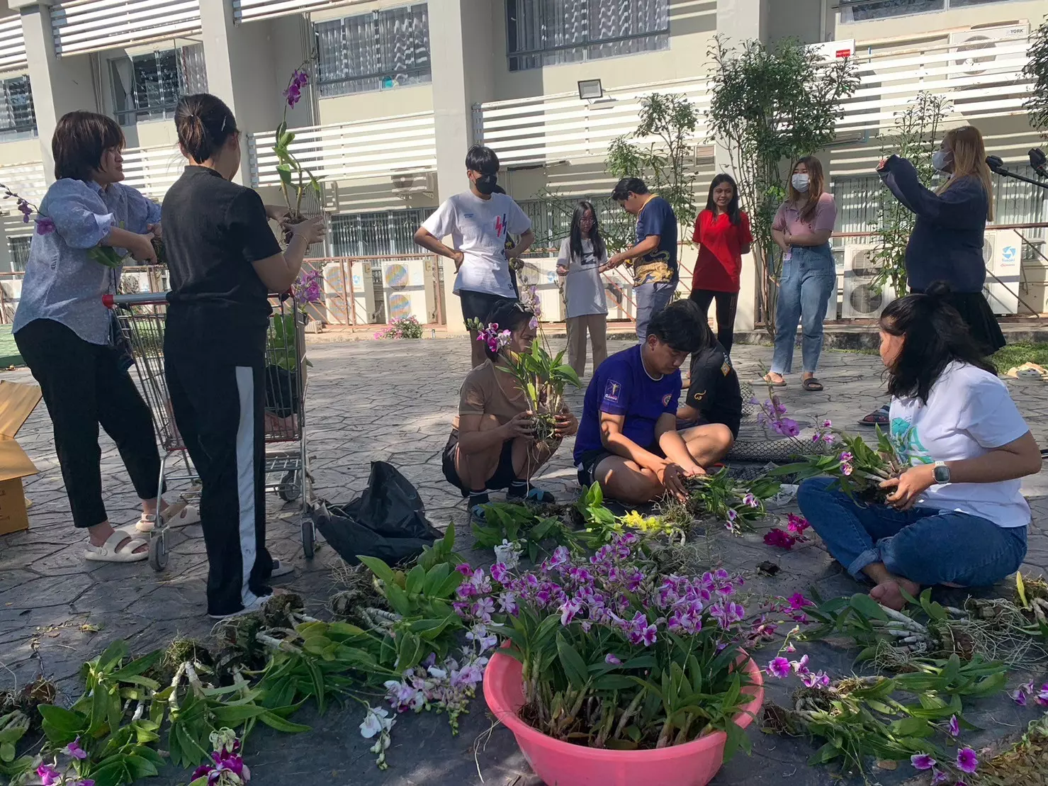 คณะรัฐศาสตร์และสังคมศาสตร์จัดกิจกรรมพัฒนาและปรับปรุงสวนของคณะฯ และโครงการเปิดสวน “ใต้ร่มรัฐพัฒน์”