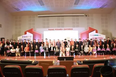 “ขอแสดงความยินดีกับคณะรัฐศาสตร์และสังคมศาสตร์ ที่คว้าโล่รางวัลระดับเหรีญทอง โครงการ 1 คณะ 1 ชุมชนนวัตกรรม ในงานพะเยาวิจัยครั้งที่ 13”