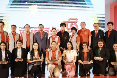 “ขอแสดงความยินดีกับคณะรัฐศาสตร์และสังคมศาสตร์ ที่คว้าโล่รางวัลระดับเหรีญทอง โครงการ 1 คณะ 1 ชุมชนนวัตกรรม ในงานพะเยาวิจัยครั้งที่ 13”