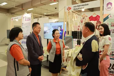 “ขอแสดงความยินดีกับคณะรัฐศาสตร์และสังคมศาสตร์ ที่คว้าโล่รางวัลระดับเหรีญทอง โครงการ 1 คณะ 1 ชุมชนนวัตกรรม ในงานพะเยาวิจัยครั้งที่ 13”