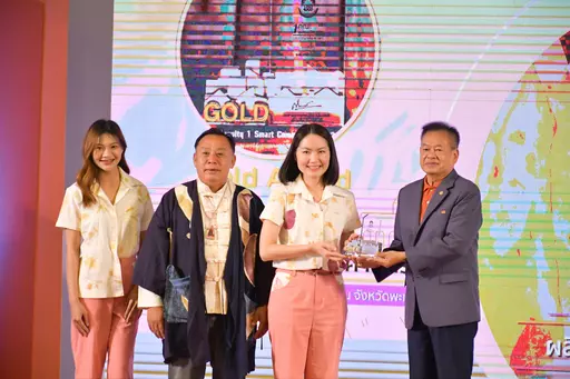 “ขอแสดงความยินดีกับคณะรัฐศาสตร์และสังคมศาสตร์ ที่คว้าโล่รางวัลระดับเหรีญทอง โครงการ 1 คณะ 1 ชุมชนนวัตกรรม ในงานพะเยาวิจัยครั้งที่ 13”