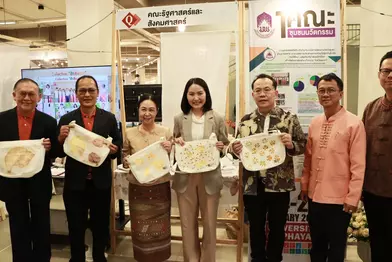 “ขอแสดงความยินดีกับคณะรัฐศาสตร์และสังคมศาสตร์ ที่คว้าโล่รางวัลระดับเหรีญทอง โครงการ 1 คณะ 1 ชุมชนนวัตกรรม ในงานพะเยาวิจัยครั้งที่ 13”