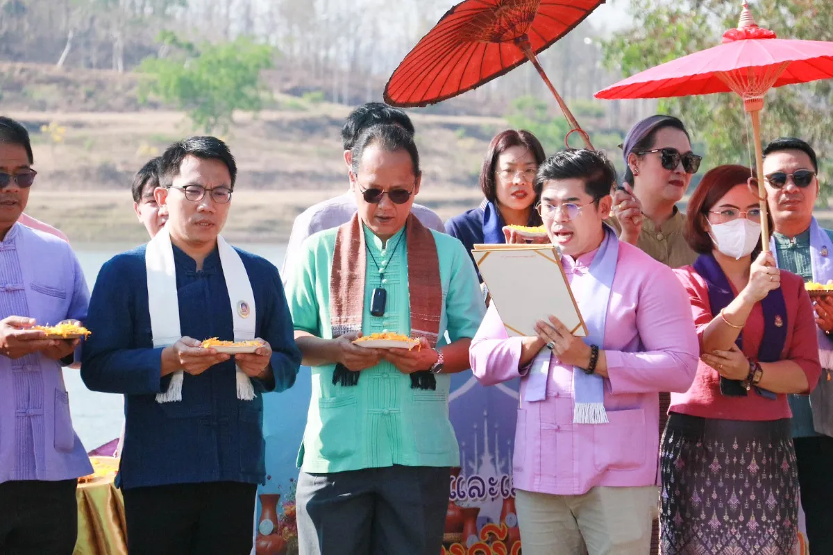 คณะรัฐศาสตร์และสังคมศาสตร์ ร่วมมือกับ คณะศิลปศาสตร์ และวิทยาลัยการศึกษา จัดพิธีสักการะพระบรมสารีริกธาตุ พิธีตักน้ำและเจริญพระพุทธมนต์น้ำสรงพระธาตุจอมทอง ประจำปี 2567