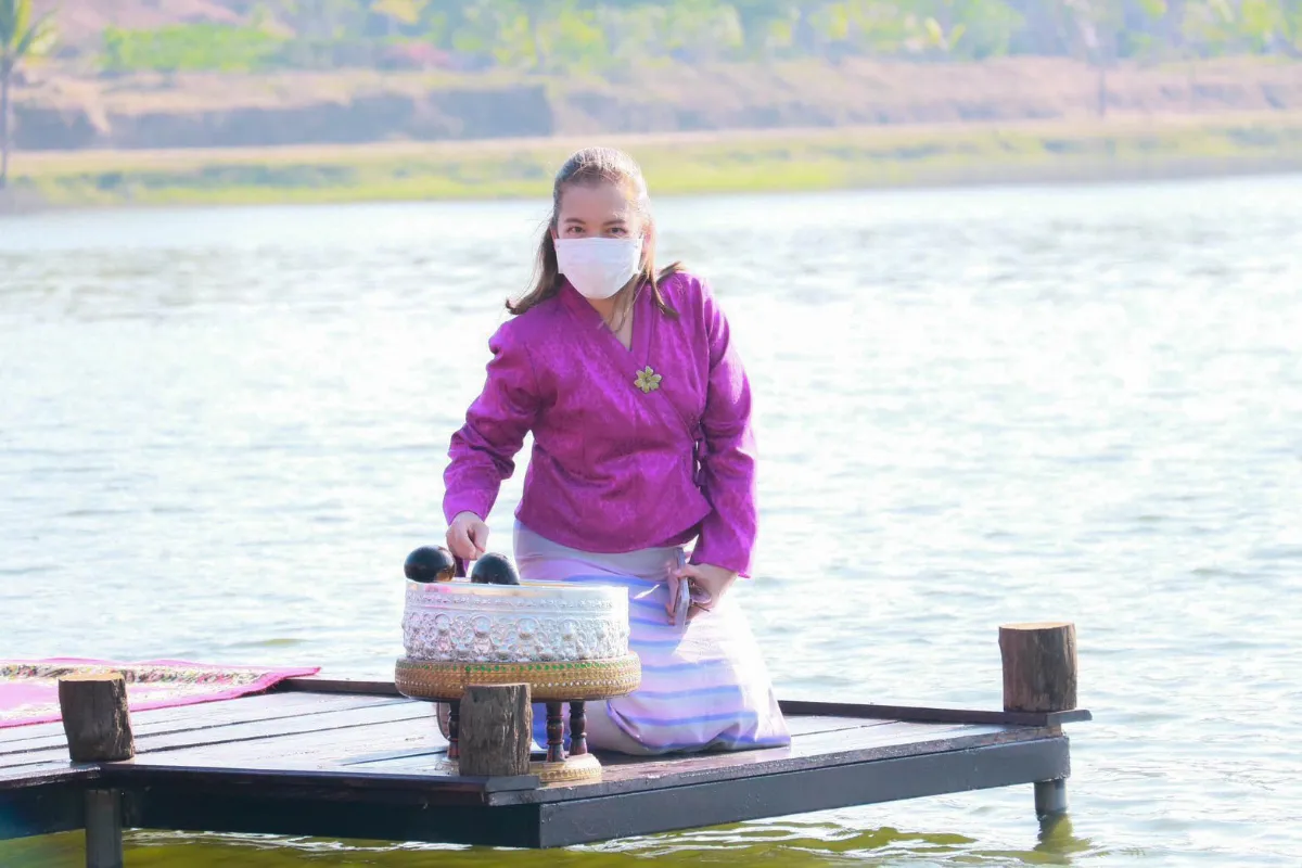 คณะรัฐศาสตร์และสังคมศาสตร์ ร่วมมือกับ คณะศิลปศาสตร์ และวิทยาลัยการศึกษา จัดพิธีสักการะพระบรมสารีริกธาตุ พิธีตักน้ำและเจริญพระพุทธมนต์น้ำสรงพระธาตุจอมทอง ประจำปี 2567