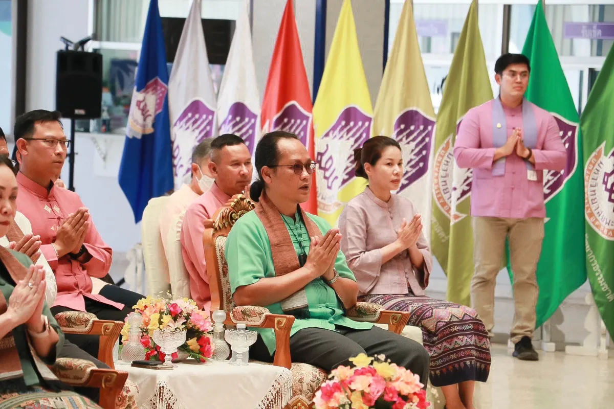 คณะรัฐศาสตร์และสังคมศาสตร์ ร่วมมือกับ คณะศิลปศาสตร์ และวิทยาลัยการศึกษา จัดพิธีสักการะพระบรมสารีริกธาตุ พิธีตักน้ำและเจริญพระพุทธมนต์น้ำสรงพระธาตุจอมทอง ประจำปี 2567