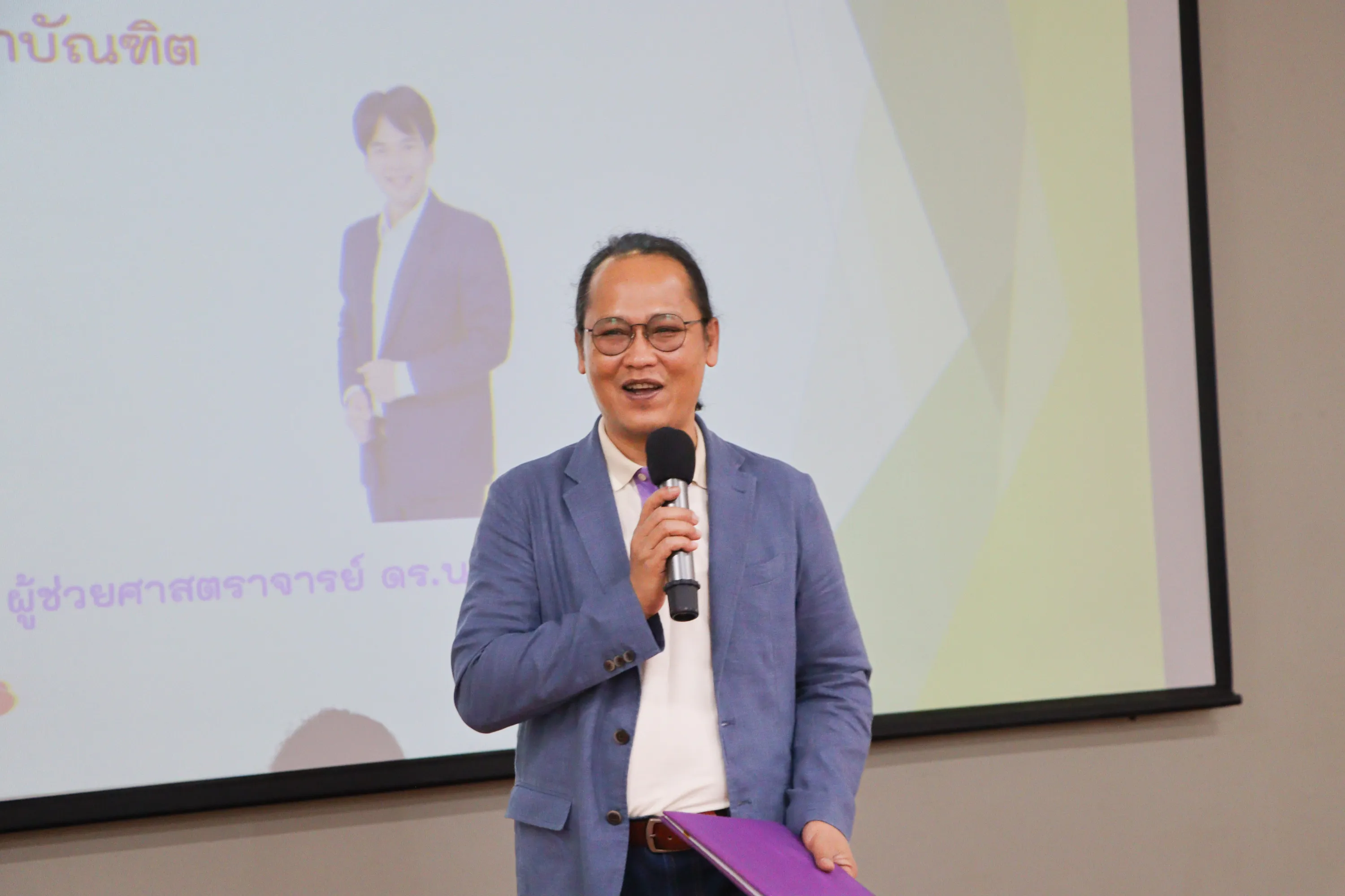 คณะรัฐศาสตร์และสังคมศาสตร์ จัดโครงการพัฒนาทักษะการเรียนรู้ด้านวิชาการของนิสิตระดับบัณฑิตศึกษา