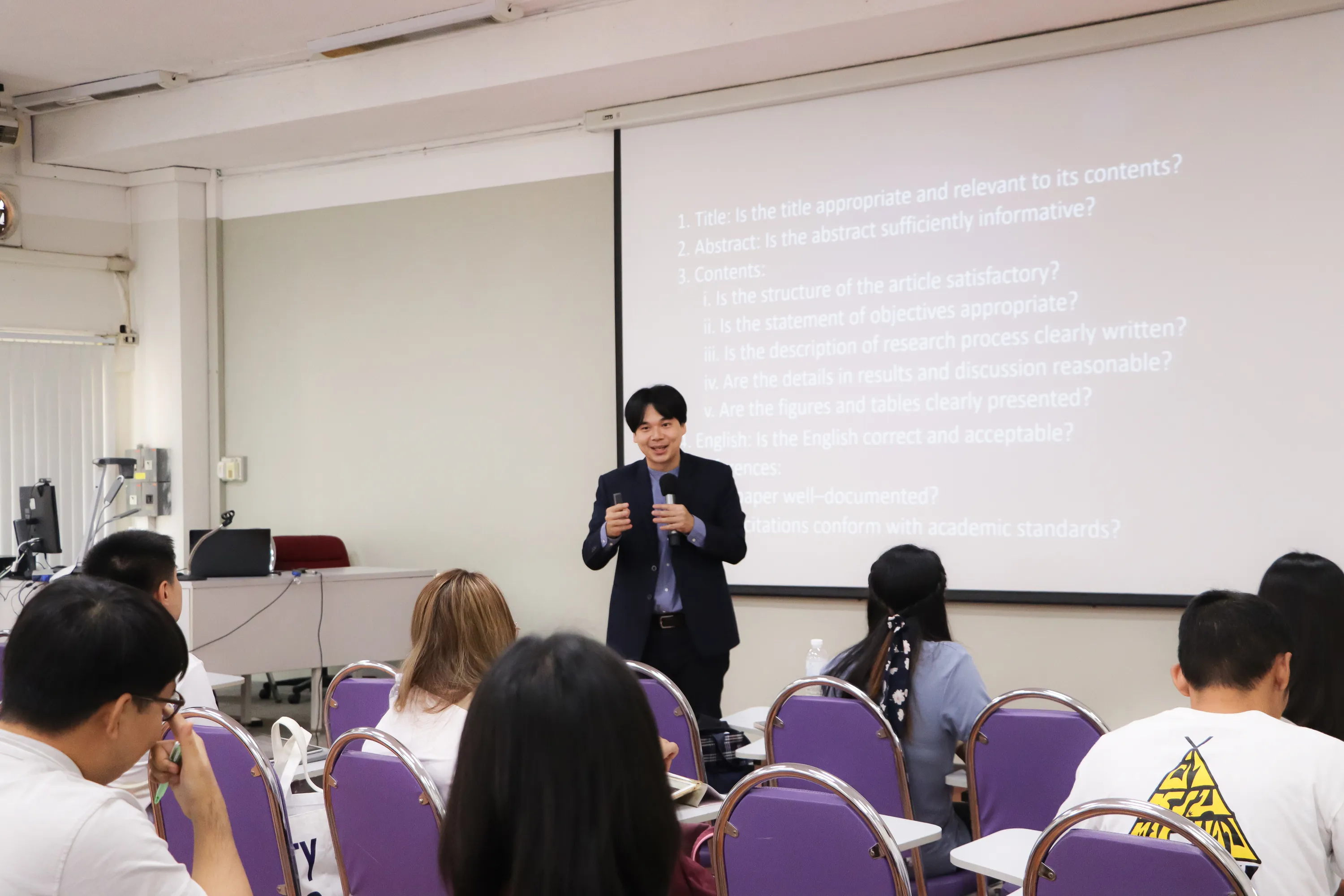 คณะรัฐศาสตร์และสังคมศาสตร์ จัดโครงการพัฒนาทักษะการเรียนรู้ด้านวิชาการของนิสิตระดับบัณฑิตศึกษา