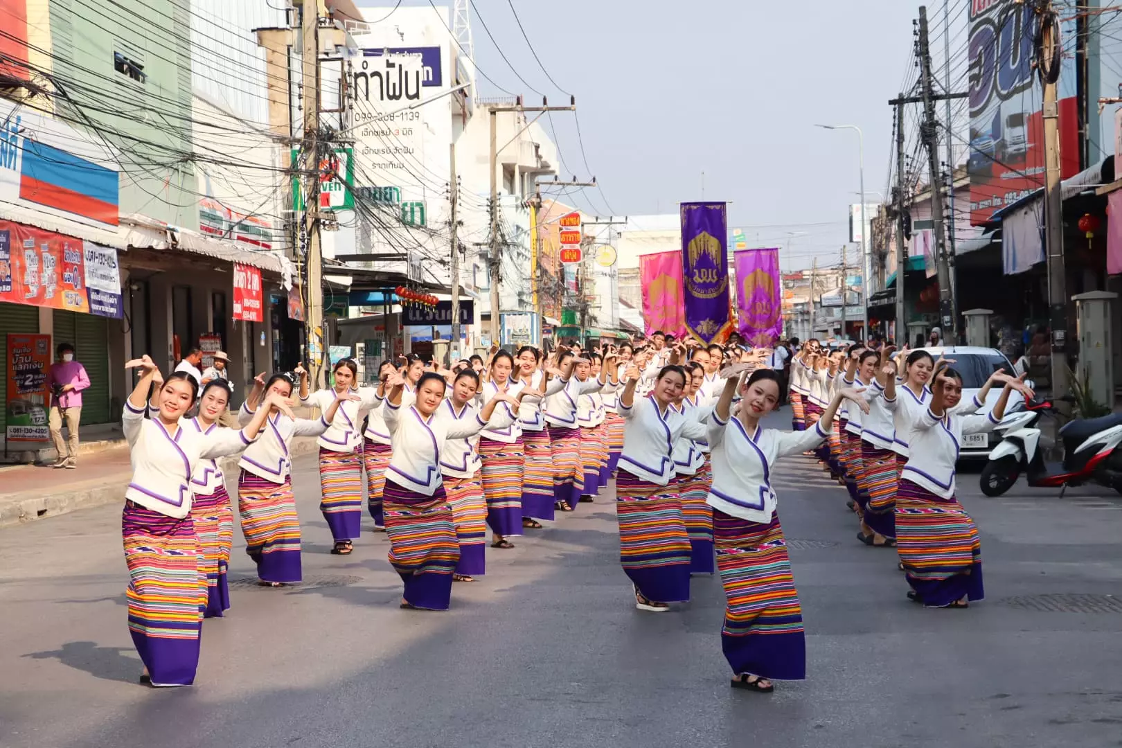 ครั้งที่ 9 สืบสานวัฒนธรรม ประเพณีแห่ผ้าห่มพระธาตุจอมทอง มหาวิทยาลัยพะเยา ประจำปี 2567