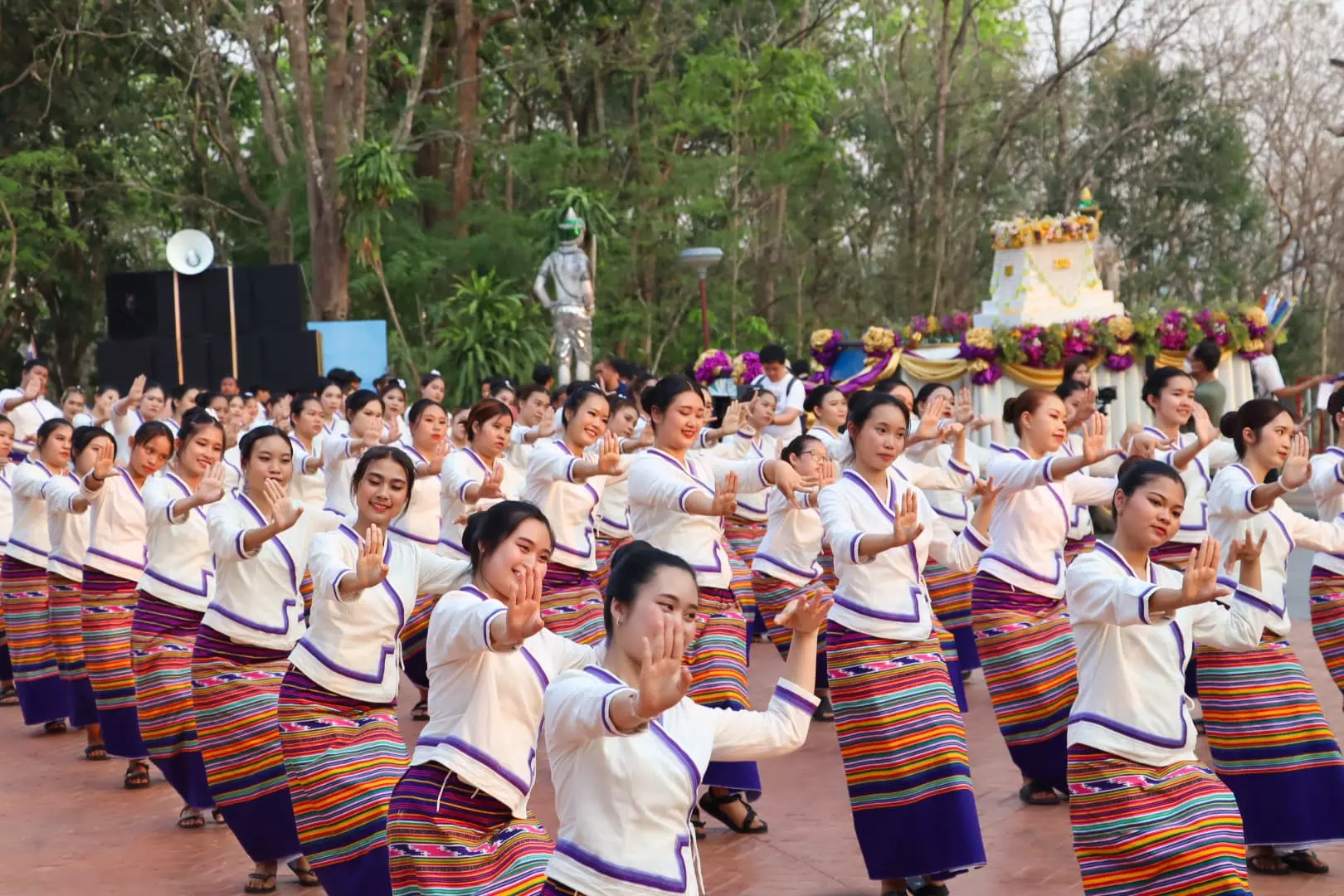 ครั้งที่ 9 สืบสานวัฒนธรรม ประเพณีแห่ผ้าห่มพระธาตุจอมทอง มหาวิทยาลัยพะเยา ประจำปี 2567