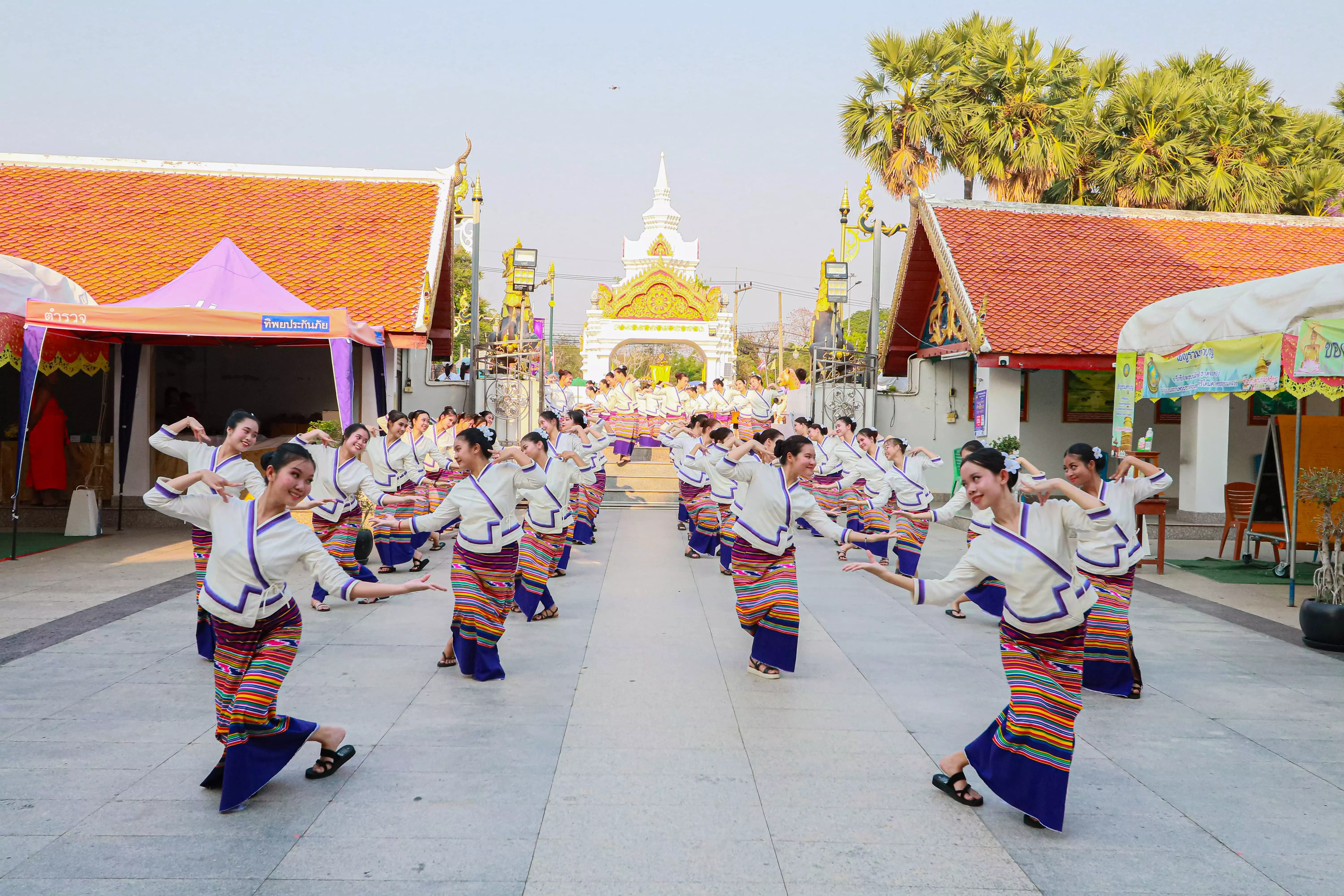 ครั้งที่ 9 สืบสานวัฒนธรรม ประเพณีแห่ผ้าห่มพระธาตุจอมทอง มหาวิทยาลัยพะเยา ประจำปี 2567