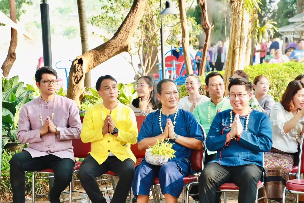 คณะรัฐศาสตร์และสังคมศาสตร์ ฮอมข้าวตอกดอกไม้ ฮอมใจกั๋นสืบสานป๋าเวณีปี๋ใหม่เมือง มหาวิทยาลัยพะเยา ประจำปี 2567