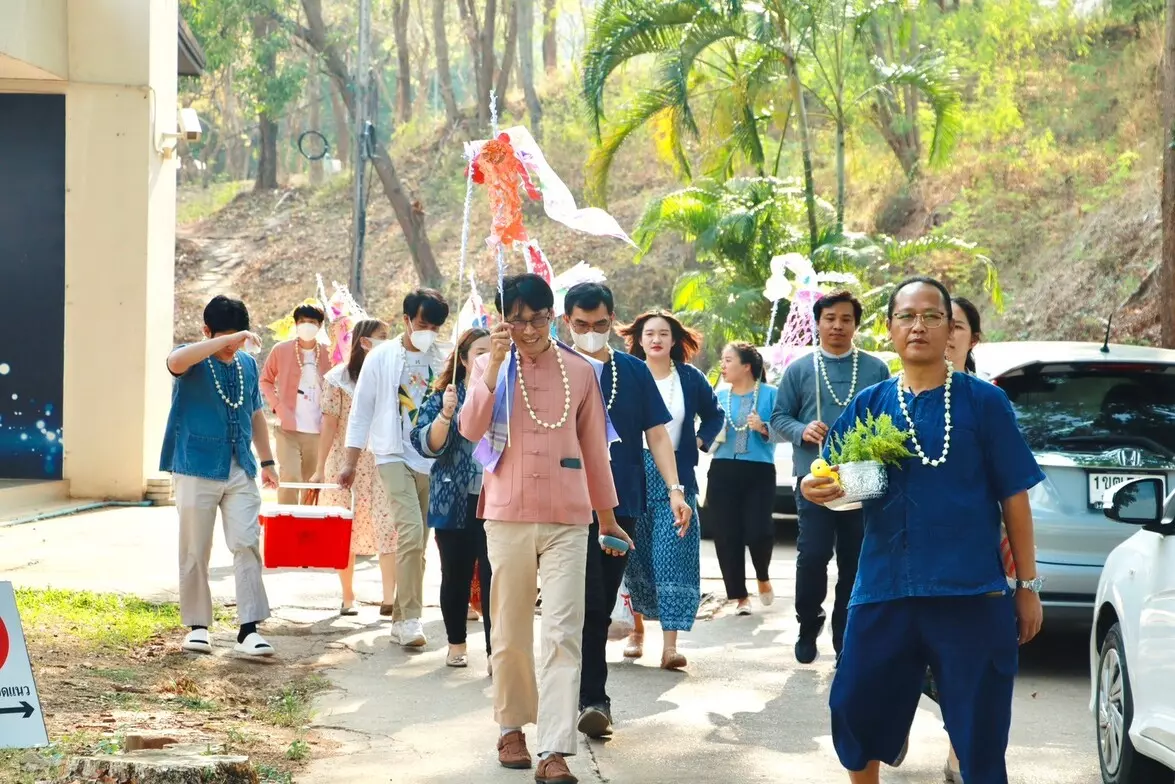 คณะรัฐศาสตร์และสังคมศาสตร์ ฮอมข้าวตอกดอกไม้ ฮอมใจกั๋นสืบสานป๋าเวณีปี๋ใหม่เมือง มหาวิทยาลัยพะเยา ประจำปี 2567