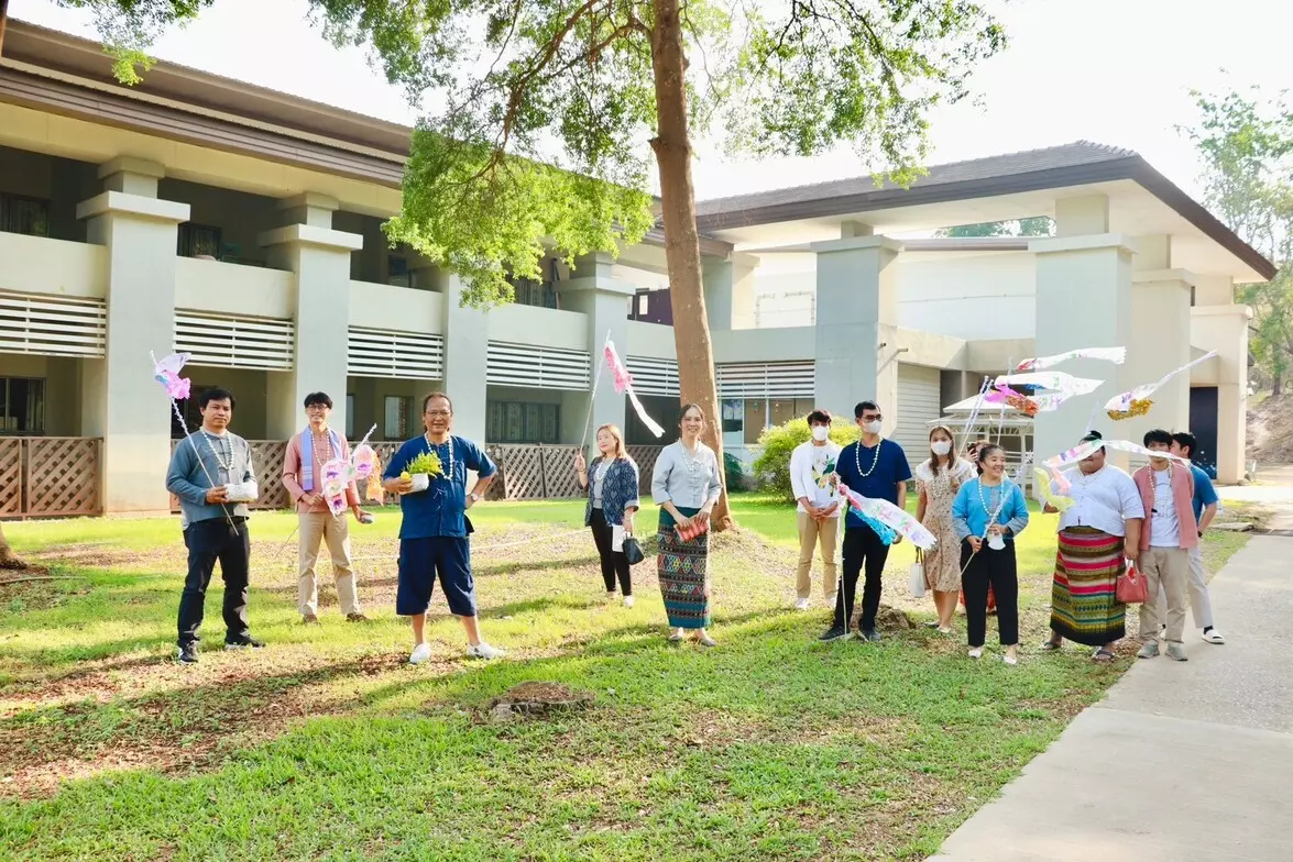 คณะรัฐศาสตร์และสังคมศาสตร์ ฮอมข้าวตอกดอกไม้ ฮอมใจกั๋นสืบสานป๋าเวณีปี๋ใหม่เมือง มหาวิทยาลัยพะเยา ประจำปี 2567