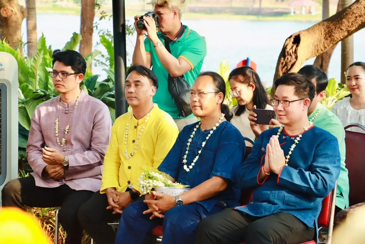 คณะรัฐศาสตร์และสังคมศาสตร์ ฮอมข้าวตอกดอกไม้ ฮอมใจกั๋นสืบสานป๋าเวณีปี๋ใหม่เมือง มหาวิทยาลัยพะเยา ประจำปี 2567