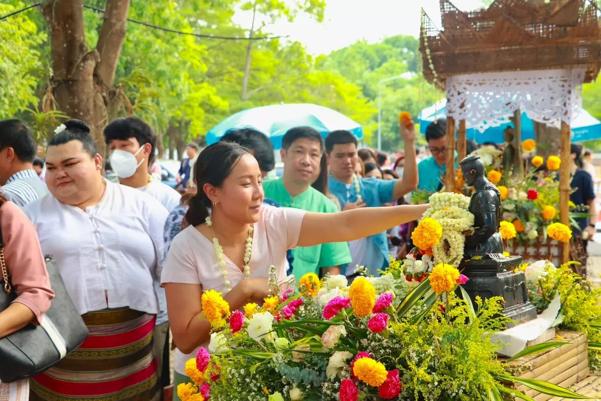 คณะรัฐศาสตร์และสังคมศาสตร์ ฮอมข้าวตอกดอกไม้ ฮอมใจกั๋นสืบสานป๋าเวณีปี๋ใหม่เมือง มหาวิทยาลัยพะเยา ประจำปี 2567