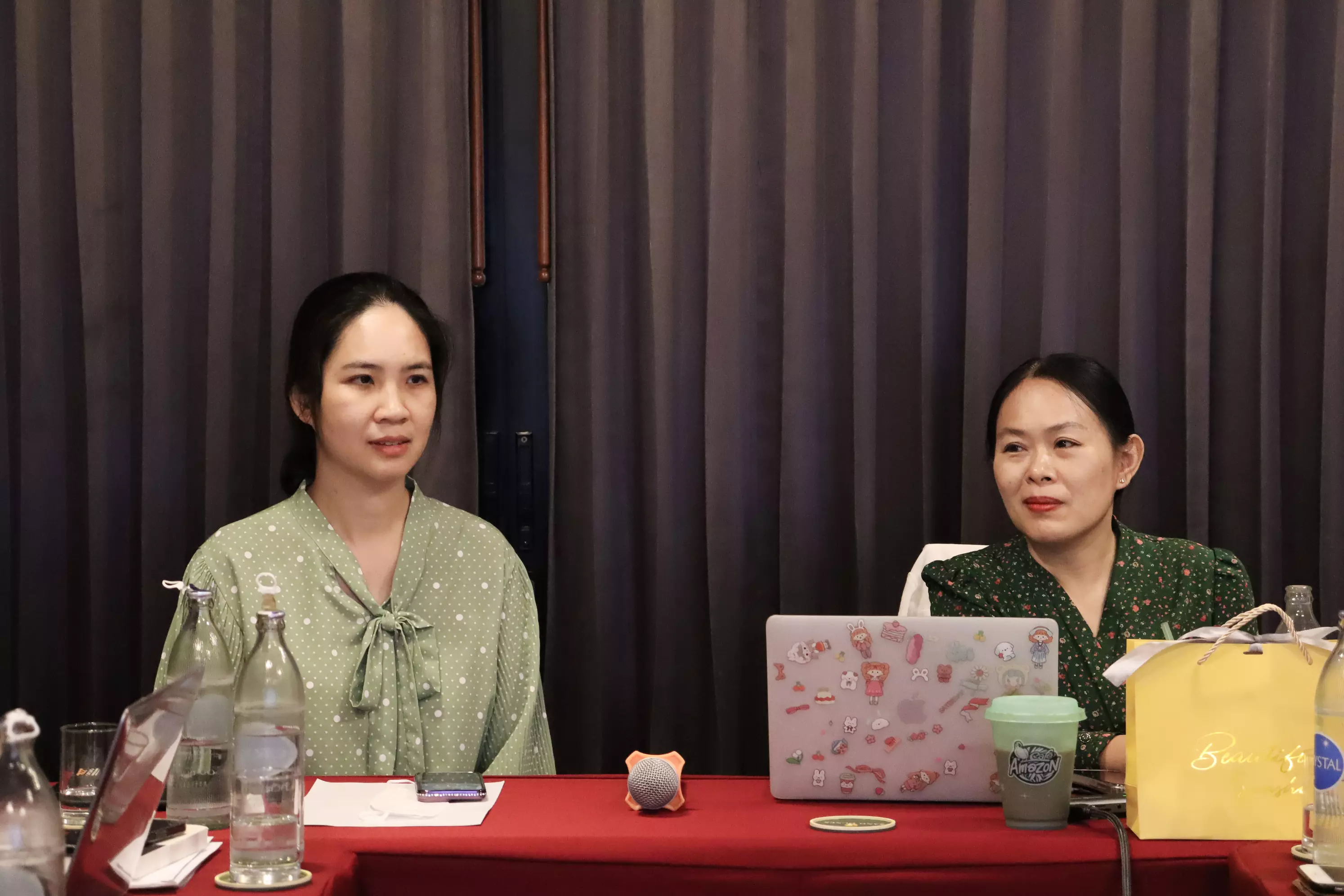 คณะรัฐศาสตร์และสังคมศาสตร์ นำทัพบุคลากรสายสนับสนุนจัดโครงการกำหนดค่านิยมวัฒนธรรมการทำงาน จัดทำแผนการพัฒนาบุคลากร การเขียนวิจัยสถาบัน R2R และการจัดทำคู่มือปฏิบัติงาน ณ จังหวัดจันทบุรี