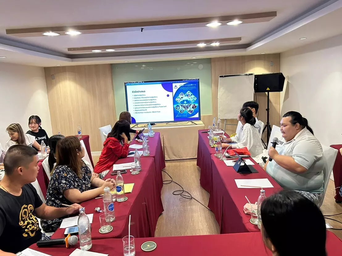 คณะรัฐศาสตร์และสังคมศาสตร์ นำทัพบุคลากรสายสนับสนุนจัดโครงการกำหนดค่านิยมวัฒนธรรมการทำงาน จัดทำแผนการพัฒนาบุคลากร การเขียนวิจัยสถาบัน R2R และการจัดทำคู่มือปฏิบัติงาน ณ จังหวัดจันทบุรี