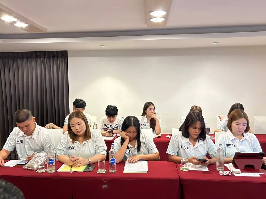 คณะรัฐศาสตร์และสังคมศาสตร์ นำทัพบุคลากรสายสนับสนุนจัดโครงการกำหนดค่านิยมวัฒนธรรมการทำงาน จัดทำแผนการพัฒนาบุคลากร การเขียนวิจัยสถาบัน R2R และการจัดทำคู่มือปฏิบัติงาน ณ จังหวัดจันทบุรี