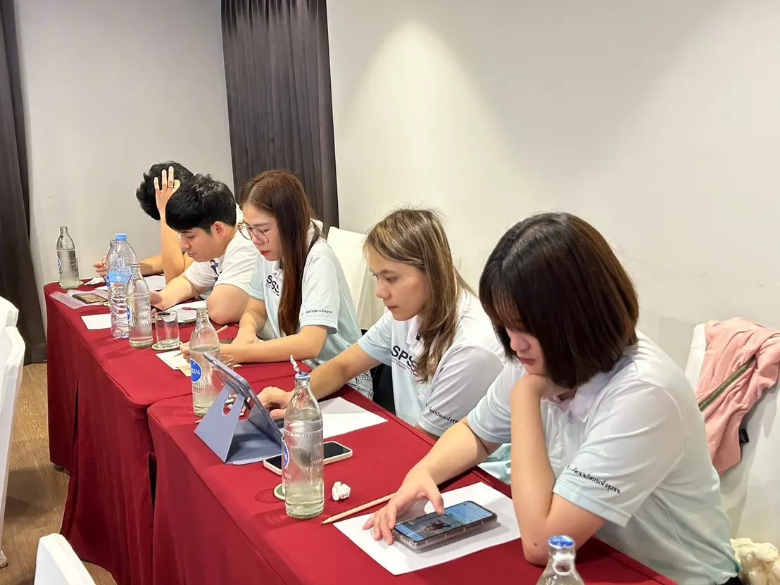 คณะรัฐศาสตร์และสังคมศาสตร์ นำทัพบุคลากรสายสนับสนุนจัดโครงการกำหนดค่านิยมวัฒนธรรมการทำงาน จัดทำแผนการพัฒนาบุคลากร การเขียนวิจัยสถาบัน R2R และการจัดทำคู่มือปฏิบัติงาน ณ จังหวัดจันทบุรี