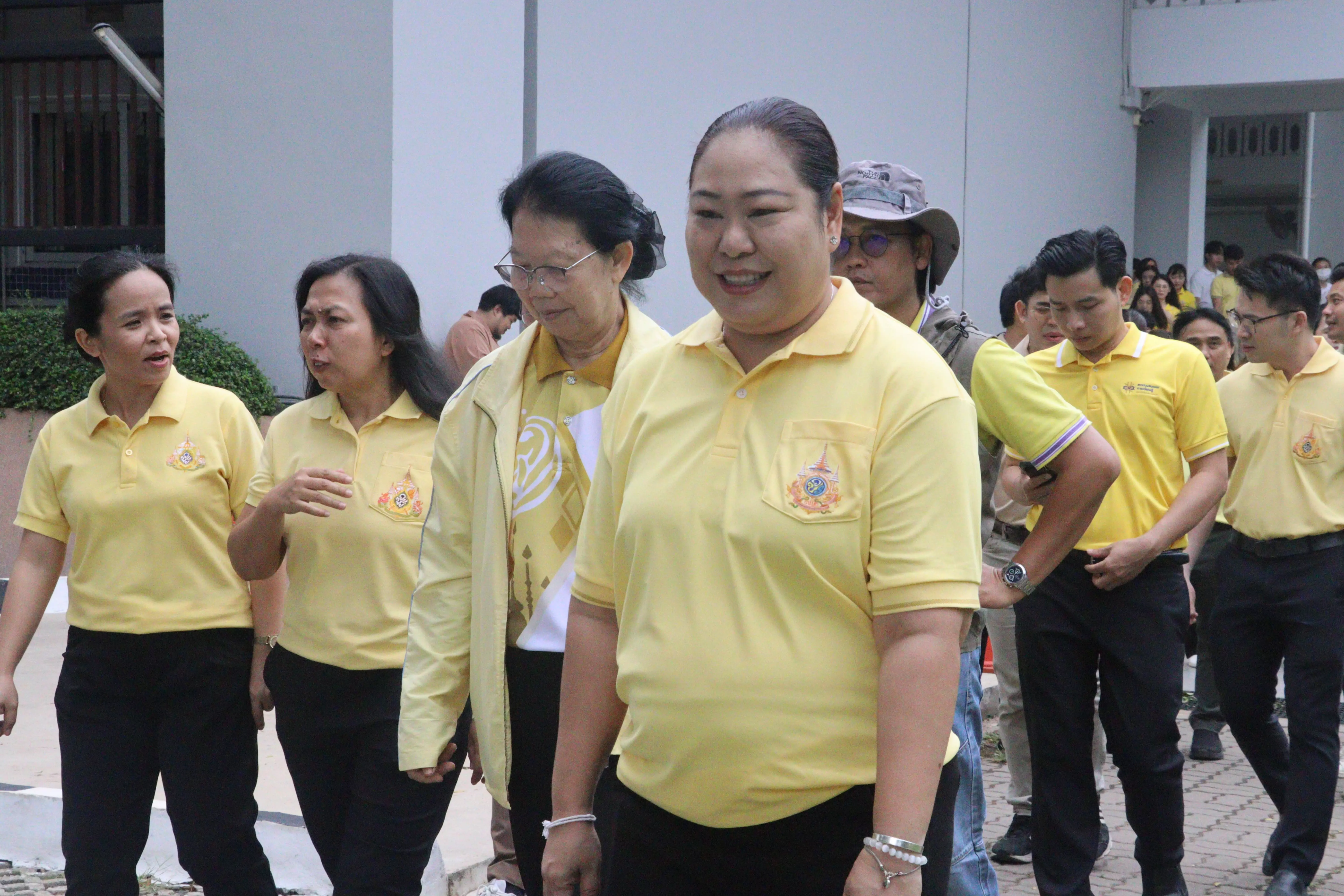 ณะรัฐศาสตร์และสังคมศาสตร์ ร่วมกิจกรรมจิตอาสาเพื่อเฉลิมพระเกียรติพระบาทสมเด็จพระเจ้าอยู่หัว เนื่องในโอกาสมหามงคลเฉลิมพระชมพรรษา 6 รอบ 72 พรรษา