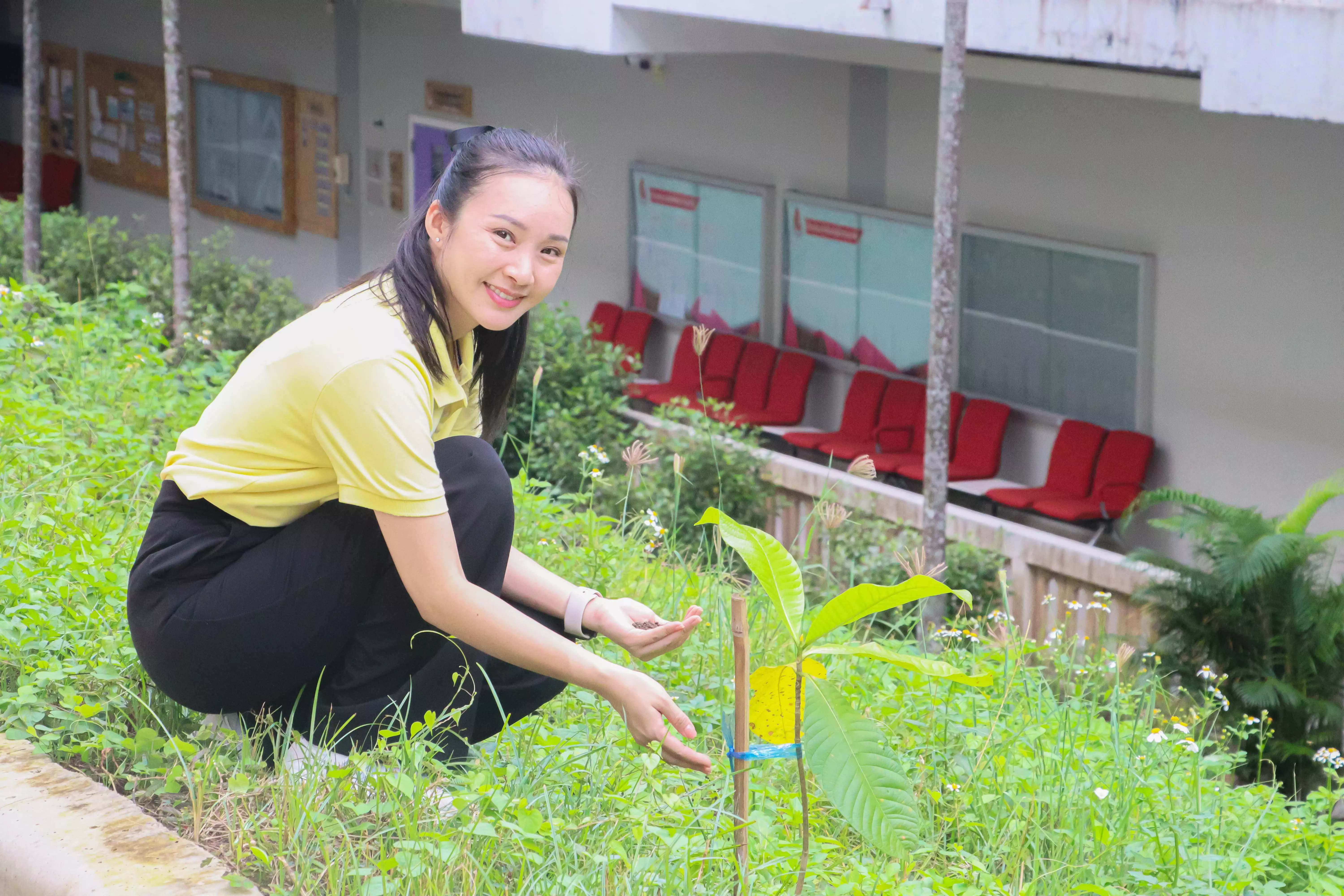ณะรัฐศาสตร์และสังคมศาสตร์ ร่วมกิจกรรมจิตอาสาเพื่อเฉลิมพระเกียรติพระบาทสมเด็จพระเจ้าอยู่หัว เนื่องในโอกาสมหามงคลเฉลิมพระชมพรรษา 6 รอบ 72 พรรษา