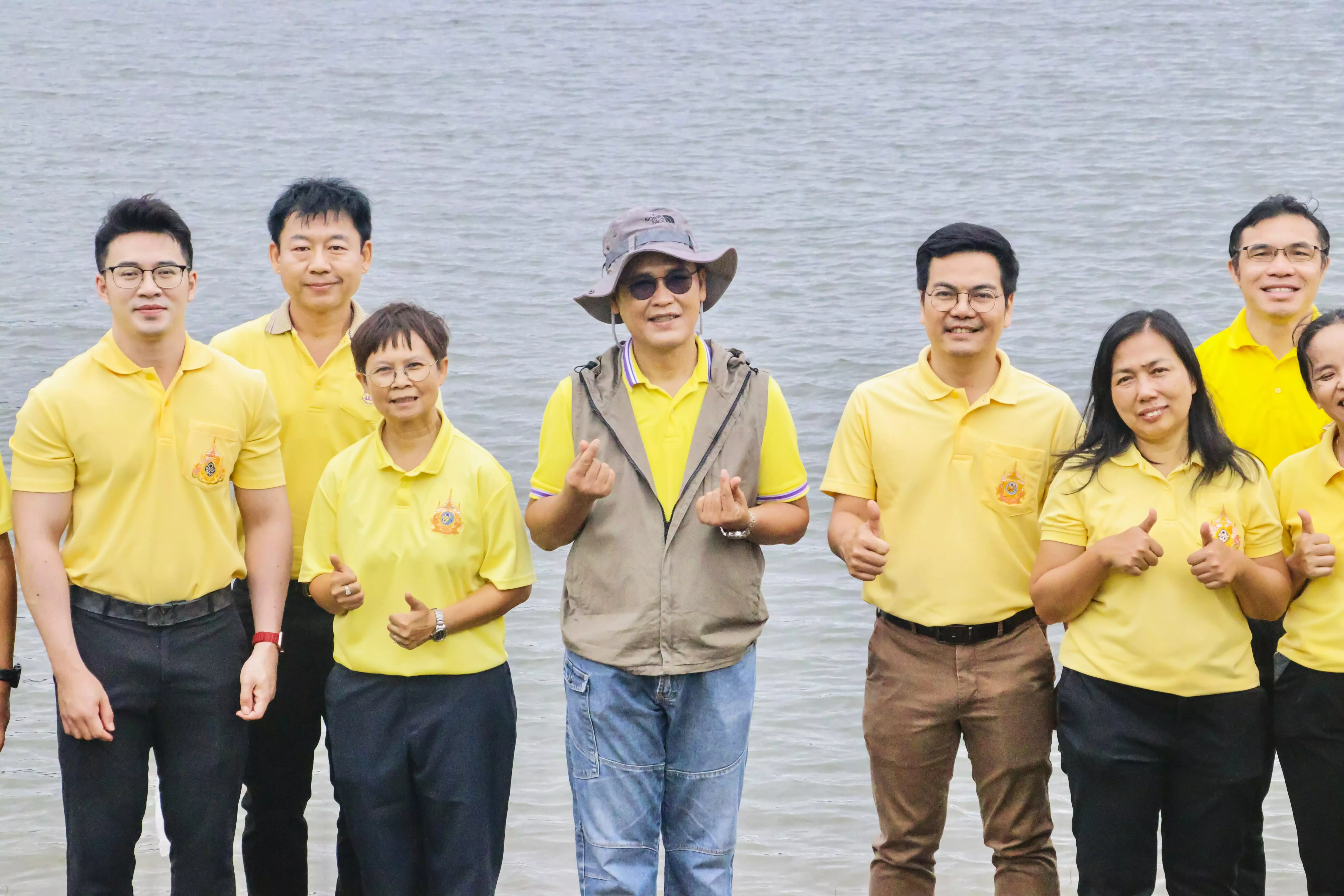 ณะรัฐศาสตร์และสังคมศาสตร์ ร่วมกิจกรรมจิตอาสาเพื่อเฉลิมพระเกียรติพระบาทสมเด็จพระเจ้าอยู่หัว เนื่องในโอกาสมหามงคลเฉลิมพระชมพรรษา 6 รอบ 72 พรรษา