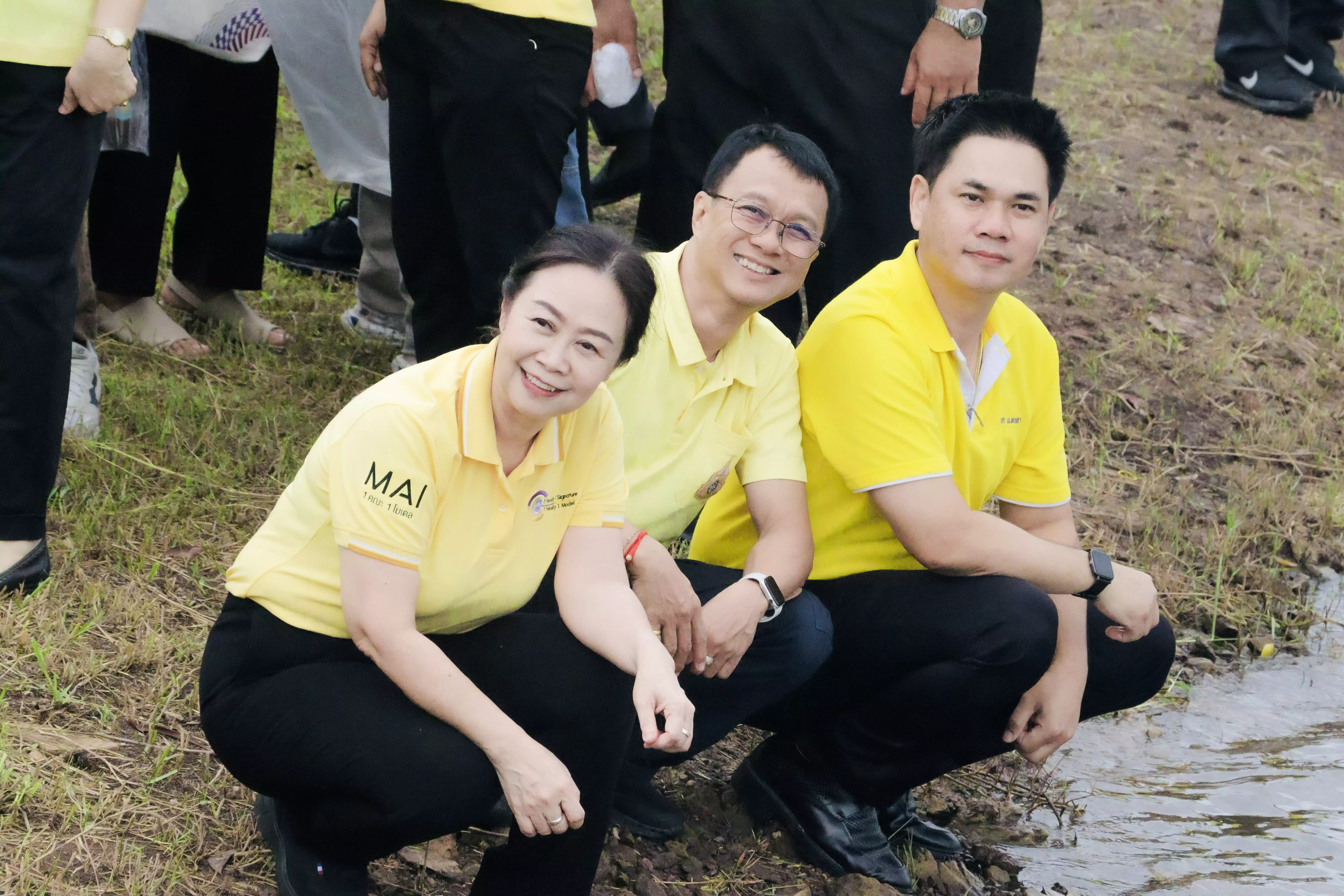 ณะรัฐศาสตร์และสังคมศาสตร์ ร่วมกิจกรรมจิตอาสาเพื่อเฉลิมพระเกียรติพระบาทสมเด็จพระเจ้าอยู่หัว เนื่องในโอกาสมหามงคลเฉลิมพระชมพรรษา 6 รอบ 72 พรรษา