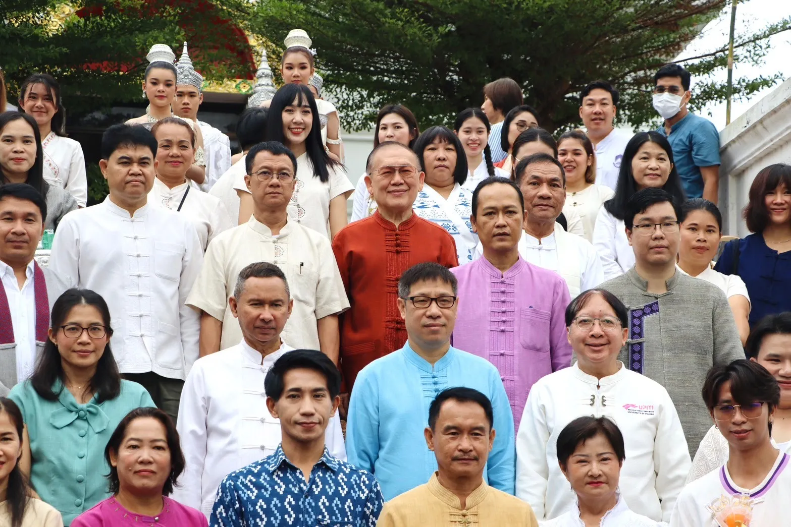 คณะรัฐศาสตร์และสังคมศาสตร์ ร่วมจัดกิจกรรมประเพณีตักบาตรเทโวโรหณะ ประจำปี 2567 ณ วัดป่าพระอุบาลี จังหวัดพะเยา