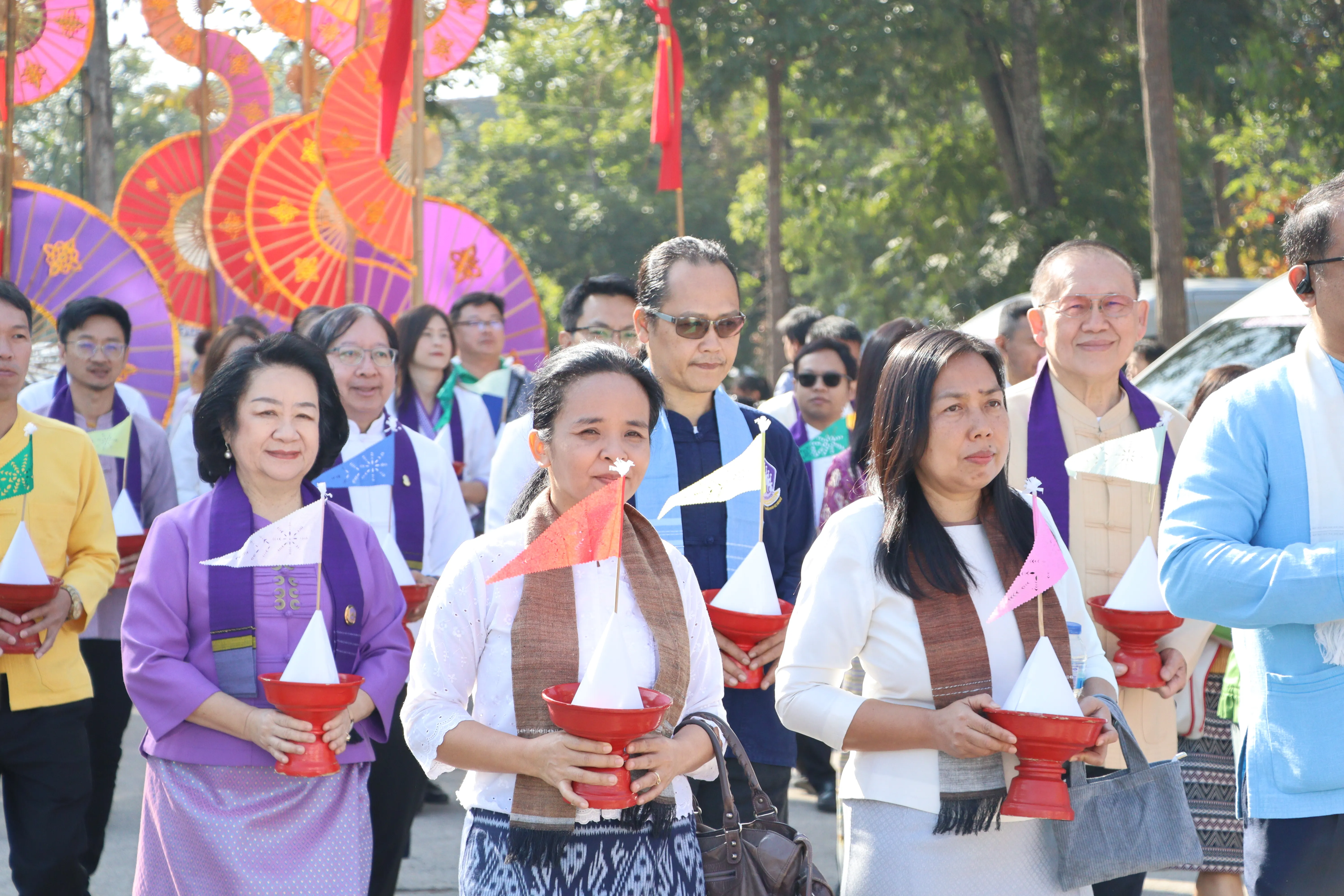 คณะรัฐศาสตร์และสังคมศาสตร์ร่วมกิจกรรม "ล่องเรือ" ตานข้าวทิพย์พระเจ้าตนหลวง ณ วัดศรีโคมคำ จังหวัดพะเยา ประจำปี 2568