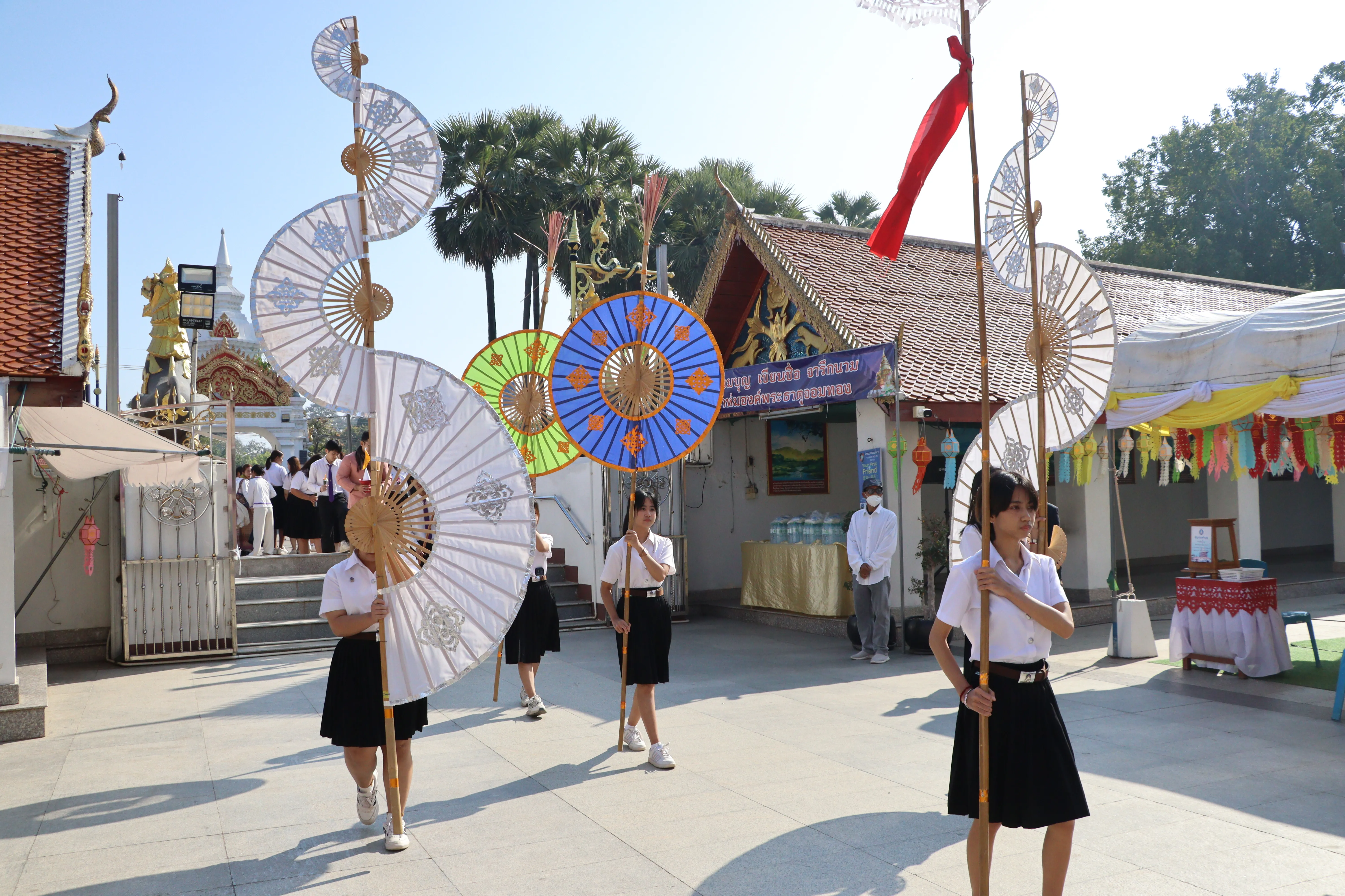 คณะรัฐศาสตร์และสังคมศาสตร์ร่วมกิจกรรม "ล่องเรือ" ตานข้าวทิพย์พระเจ้าตนหลวง ณ วัดศรีโคมคำ จังหวัดพะเยา ประจำปี 2568