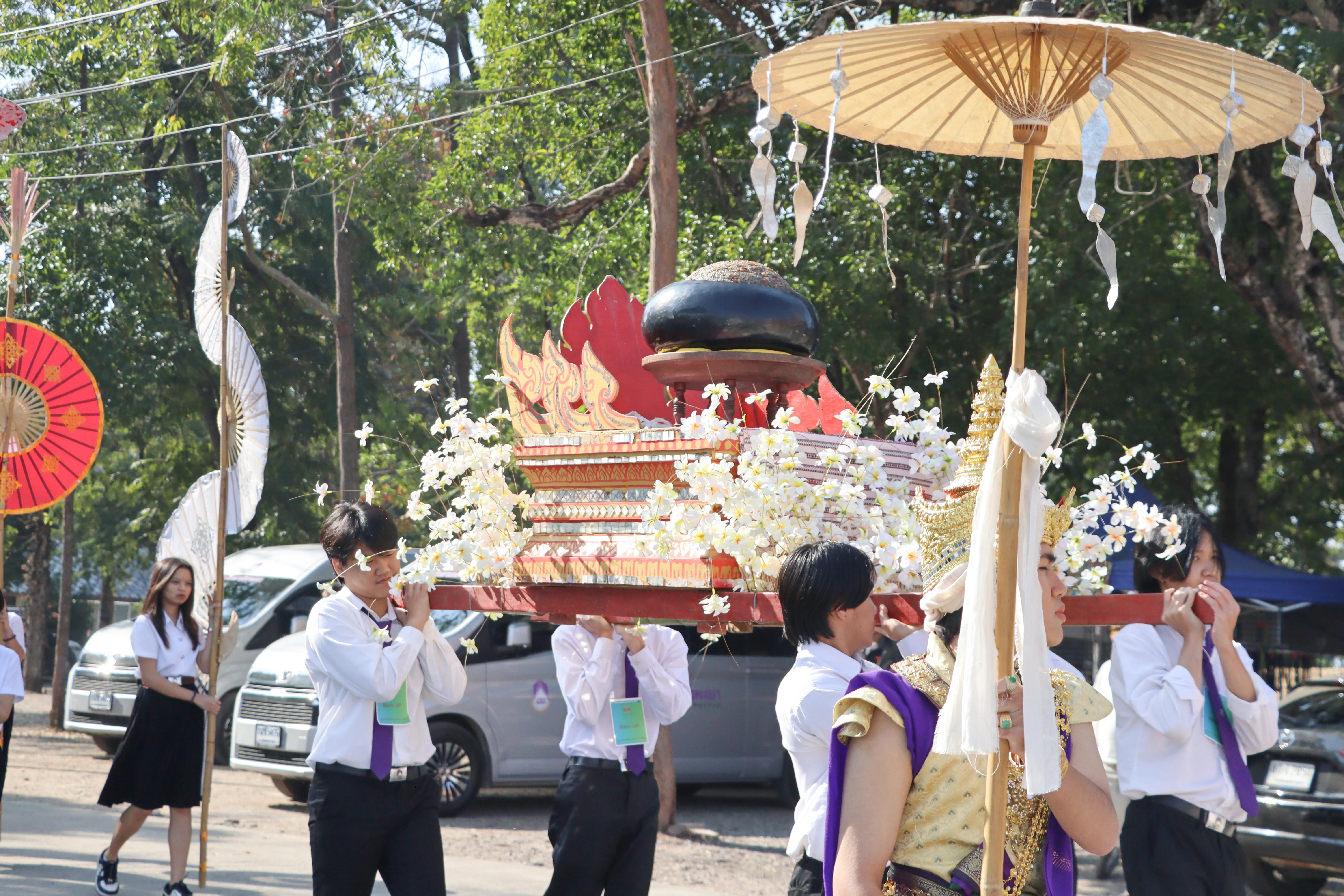 คณะรัฐศาสตร์และสังคมศาสตร์ร่วมกิจกรรม "ล่องเรือ" ตานข้าวทิพย์พระเจ้าตนหลวง ณ วัดศรีโคมคำ จังหวัดพะเยา ประจำปี 2568