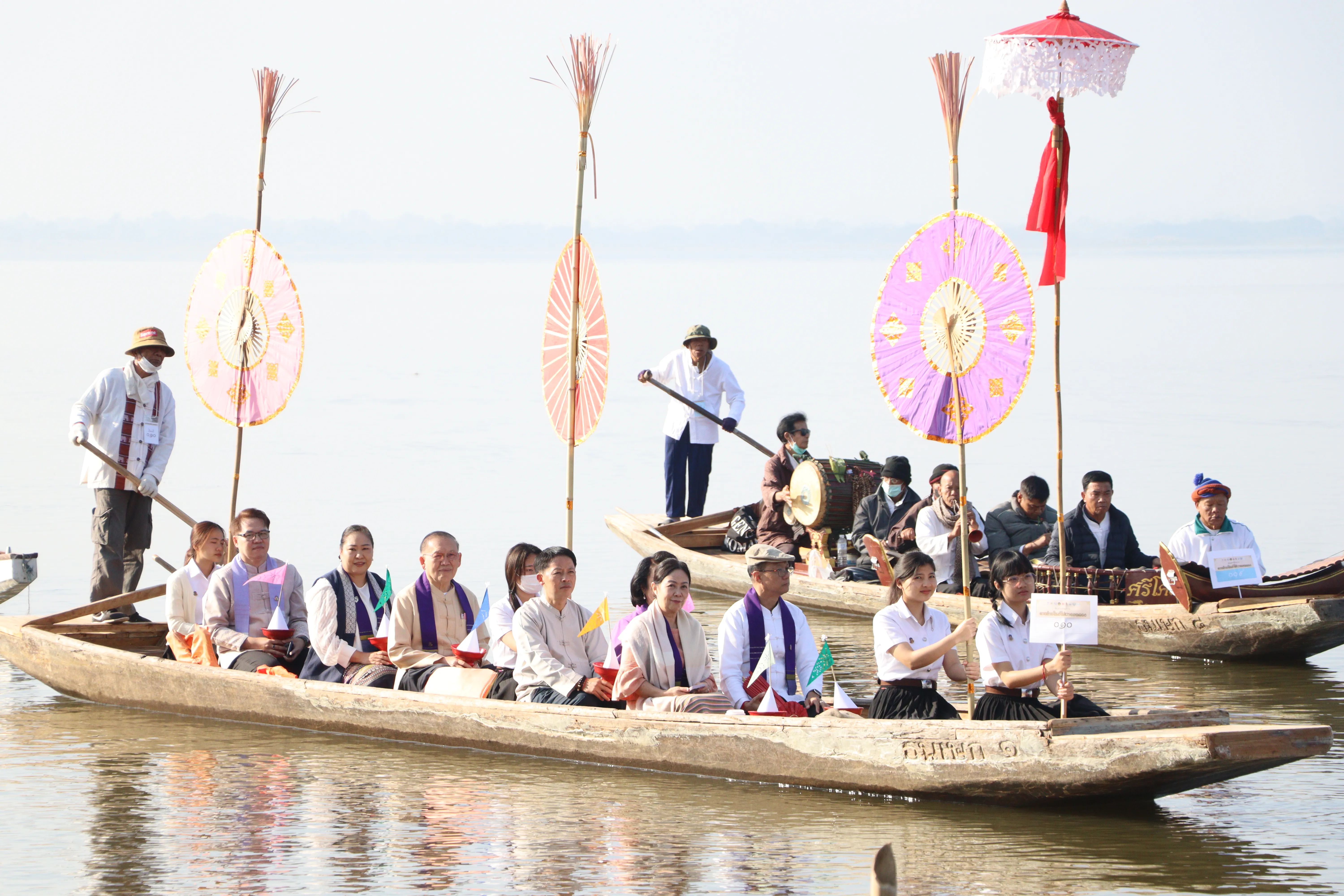 คณะรัฐศาสตร์และสังคมศาสตร์ร่วมกิจกรรม "ล่องเรือ" ตานข้าวทิพย์พระเจ้าตนหลวง ณ วัดศรีโคมคำ จังหวัดพะเยา ประจำปี 2568
