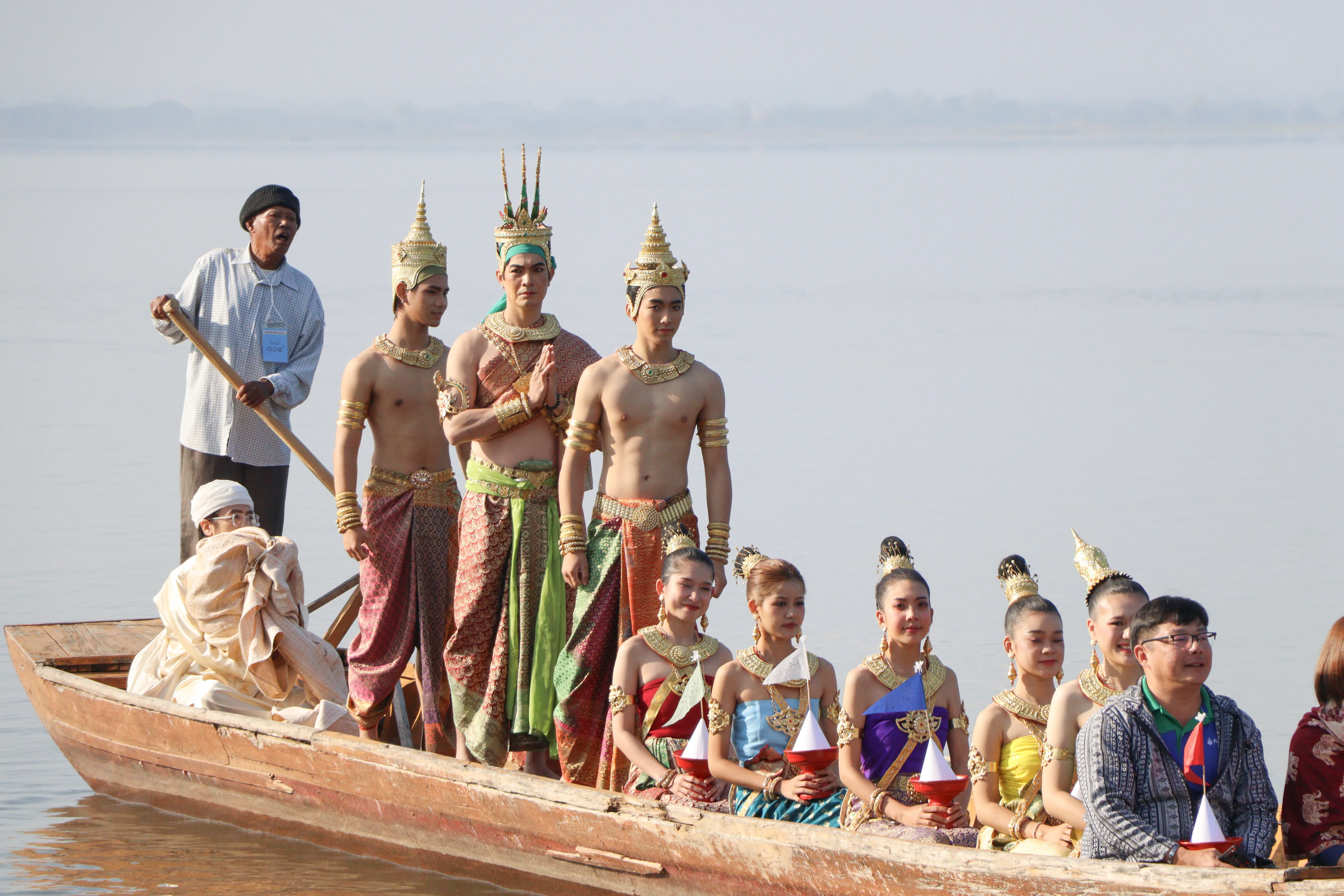 คณะรัฐศาสตร์และสังคมศาสตร์ร่วมกิจกรรม "ล่องเรือ" ตานข้าวทิพย์พระเจ้าตนหลวง ณ วัดศรีโคมคำ จังหวัดพะเยา ประจำปี 2568