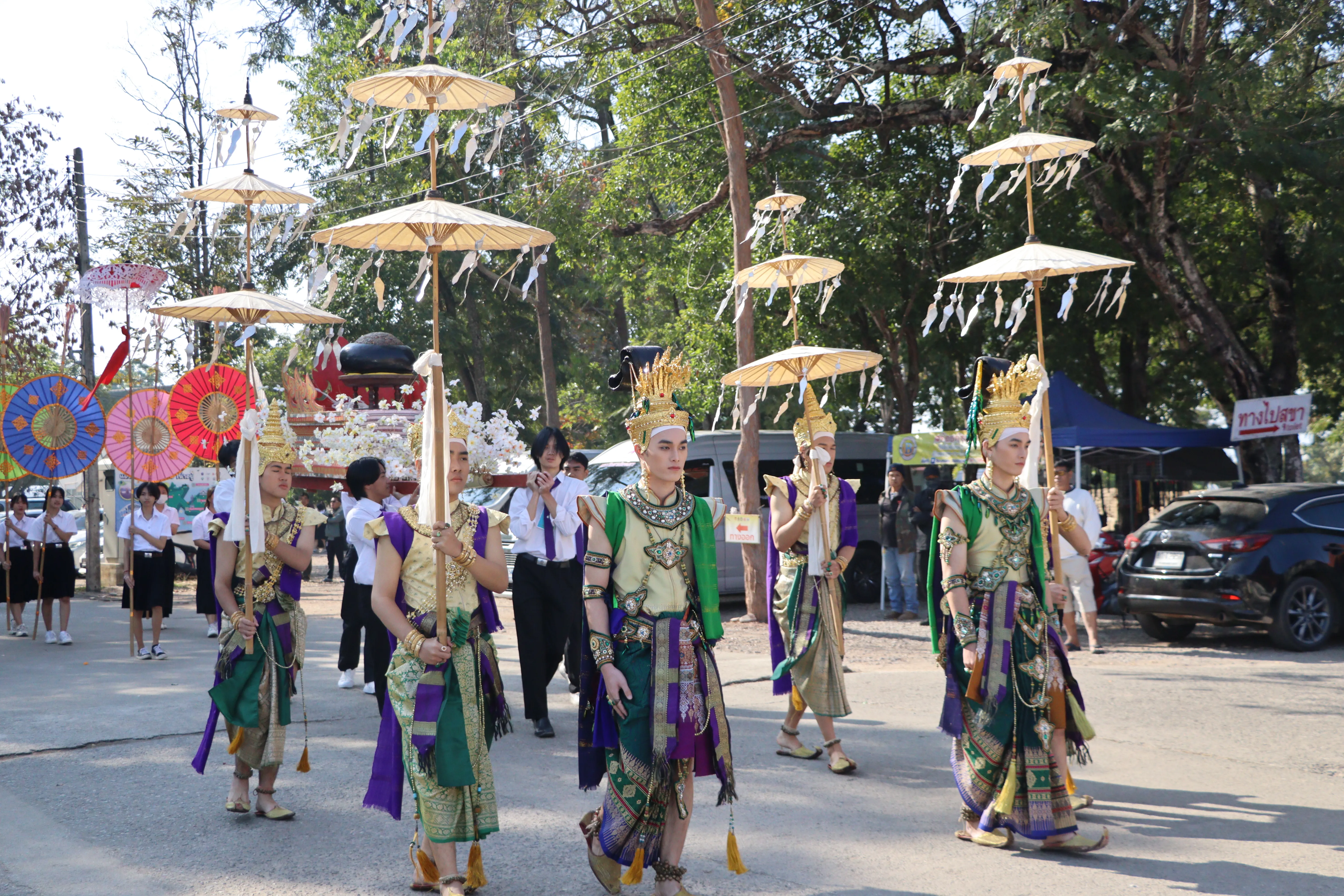 คณะรัฐศาสตร์และสังคมศาสตร์ร่วมกิจกรรม "ล่องเรือ" ตานข้าวทิพย์พระเจ้าตนหลวง ณ วัดศรีโคมคำ จังหวัดพะเยา ประจำปี 2568