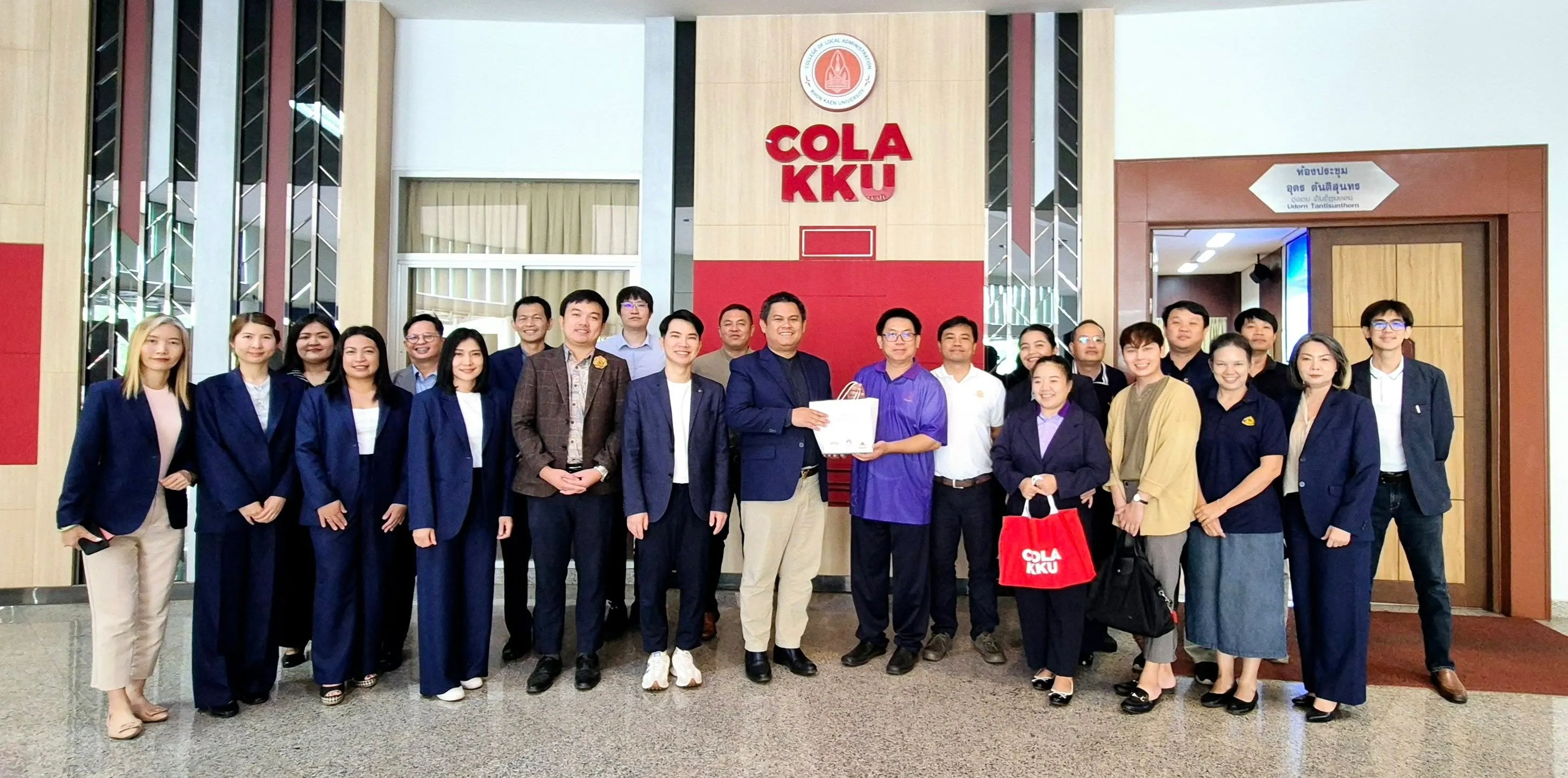 ยกระดับหลักสูตร หลักสูตรรัฐศาสตรบัณฑิต ม.พะเยา ลงพื้นที่เก็บข้อมูลจริง สร้างยุทธศาสตร์ใหม่เพื่อพัฒนาหลักสูตร พ.ศ. 2570 อย่างยั่งยืน