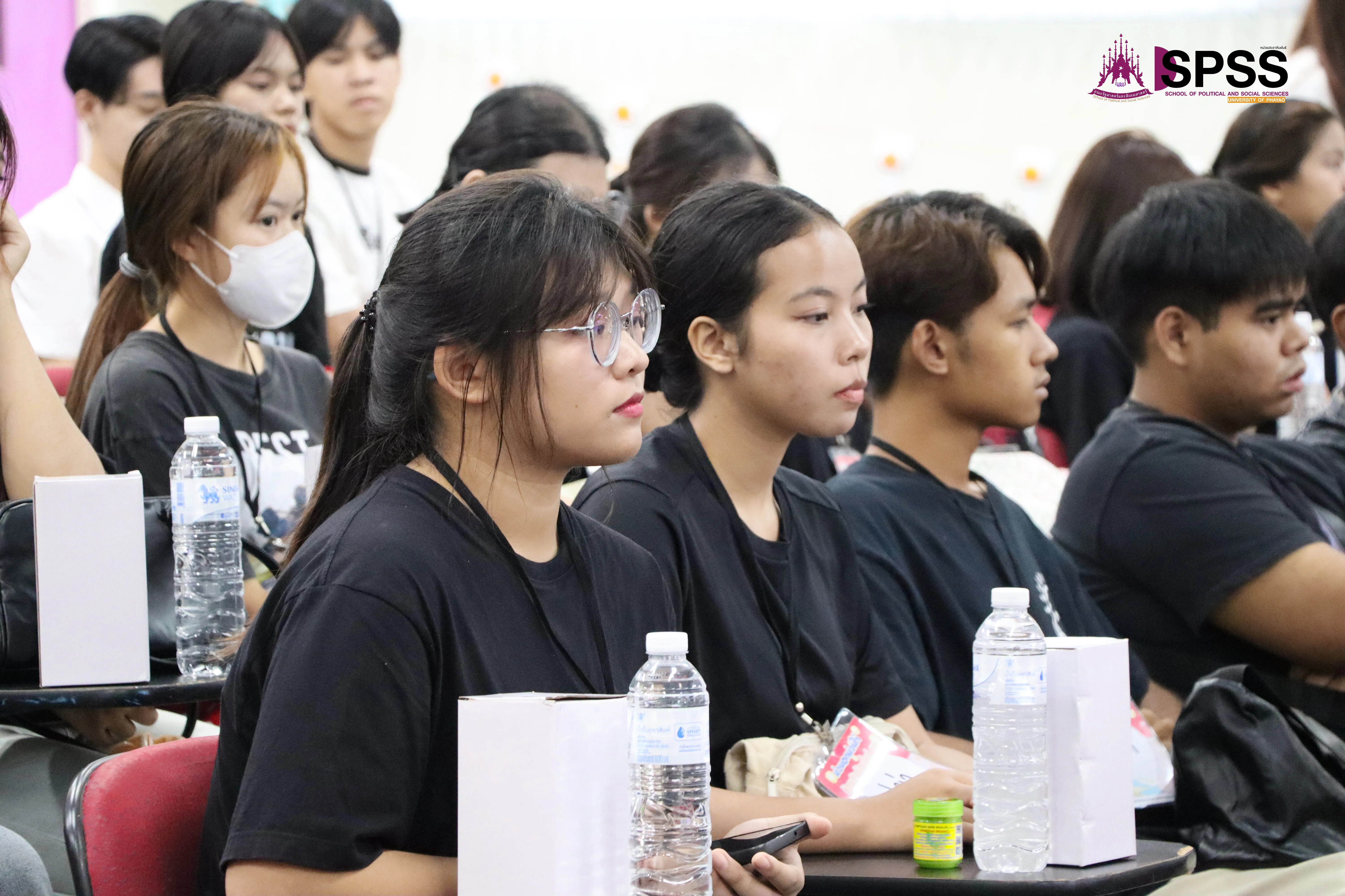 “ก้าวแรกที่ยิ่งใหญ่! รัฐศาสตร์และสังคมศาสตร์ ม.พะเยา เปิดประตูสู่วิชาการและมิตรภาพ ต้อนรับนิสิตใหม่ 2568 อย่างอบอุ่น”