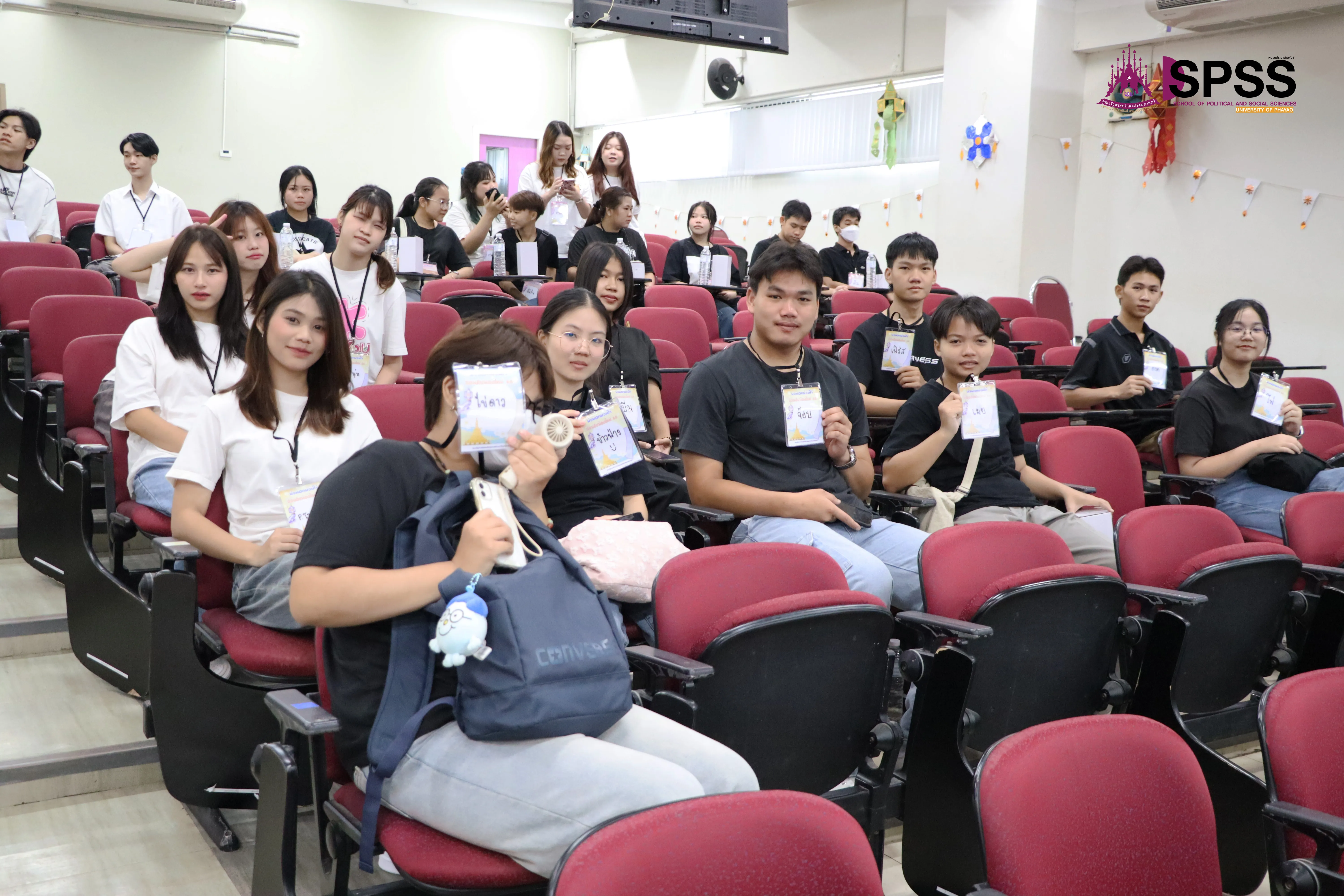 “ก้าวแรกที่ยิ่งใหญ่! รัฐศาสตร์และสังคมศาสตร์ ม.พะเยา เปิดประตูสู่วิชาการและมิตรภาพ ต้อนรับนิสิตใหม่ 2568 อย่างอบอุ่น”