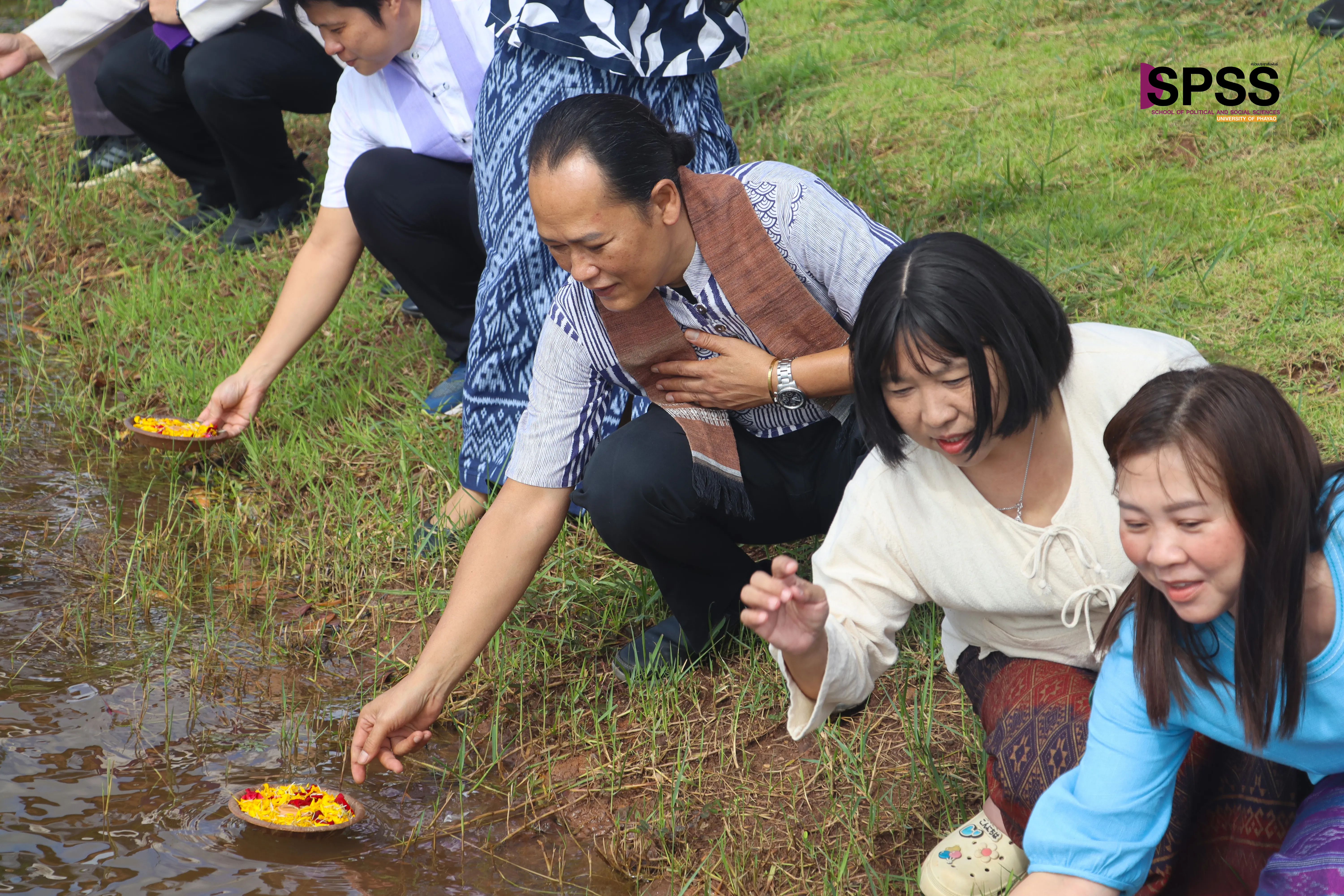 10 ปีแห่งศรัทธา จัดพิธีสักการะพระบรมสารีริกธาตุ พิธีตักน้ำและเจริญพระพุทธมนต์น้ำสรงพระธาตุจอมทอง