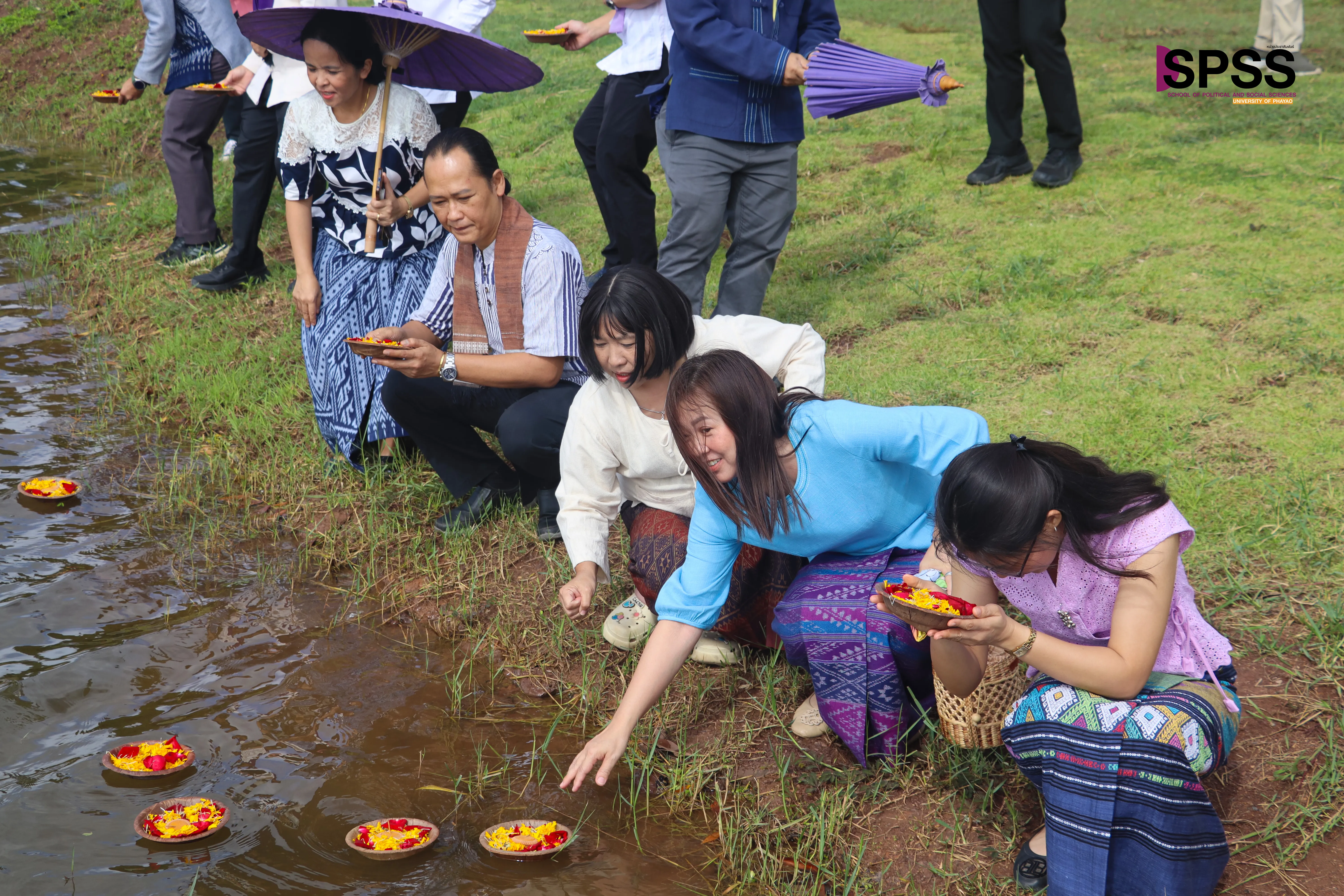 10 ปีแห่งศรัทธา จัดพิธีสักการะพระบรมสารีริกธาตุ พิธีตักน้ำและเจริญพระพุทธมนต์น้ำสรงพระธาตุจอมทอง