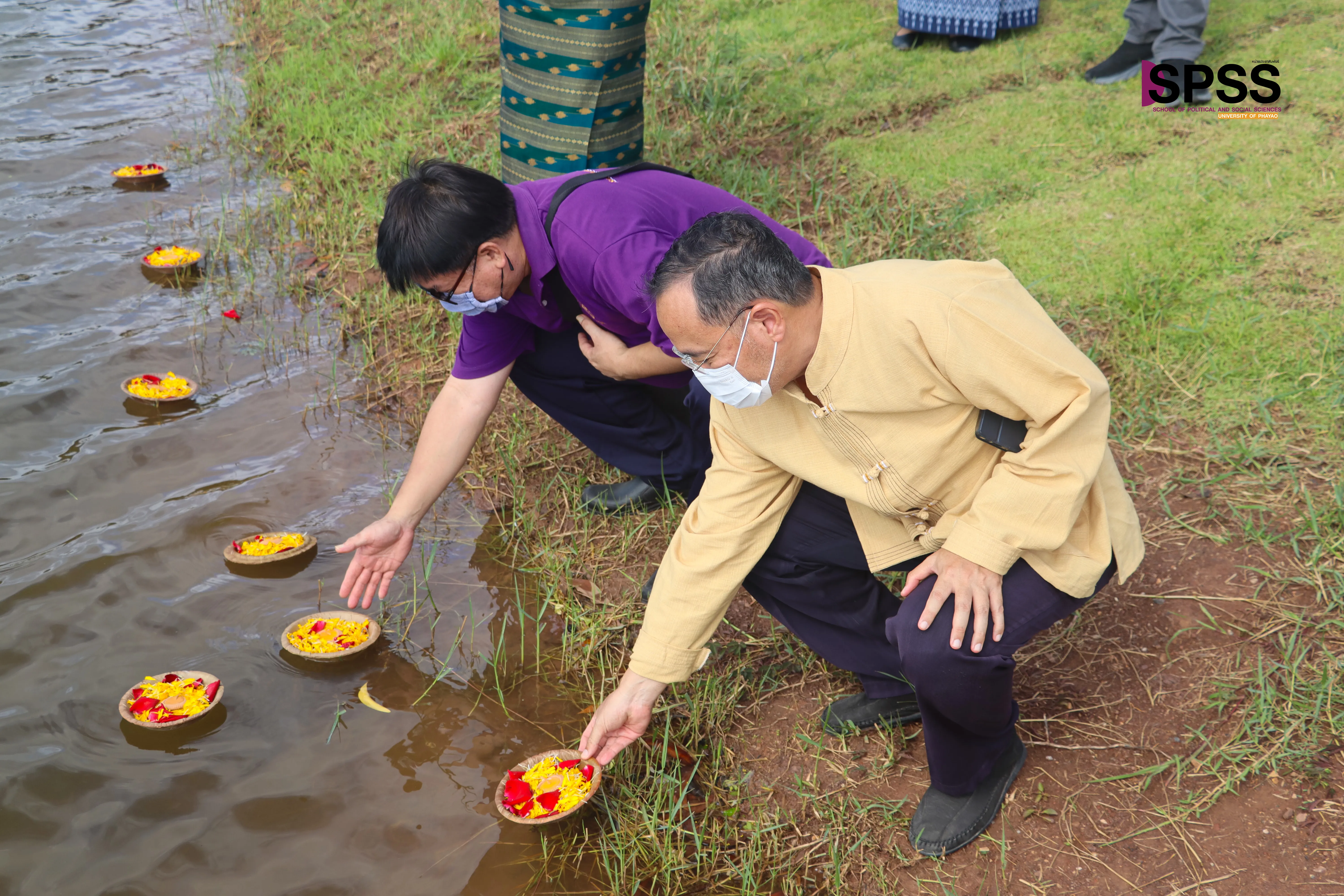 10 ปีแห่งศรัทธา จัดพิธีสักการะพระบรมสารีริกธาตุ พิธีตักน้ำและเจริญพระพุทธมนต์น้ำสรงพระธาตุจอมทอง