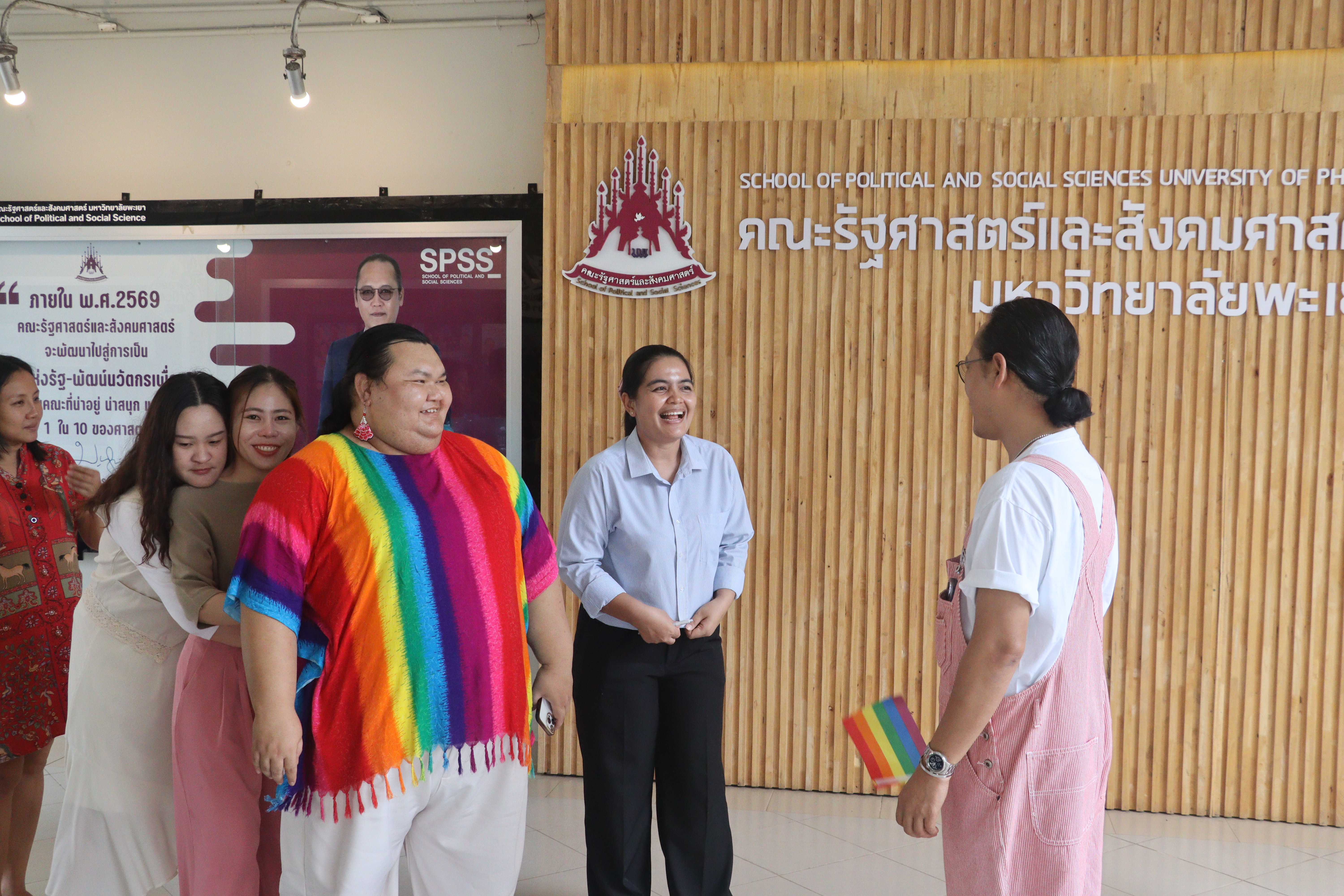 คณะรัฐศาสตร์และสังคมศาสตร์ คว้ารางวัลชนะเลิศขบวนพาเหรด “Be Your True Color” ในงาน Coming of Age Coming of Pride 2025 สะท้อนพลังแห่งความหลากหลายและเท่าเทียม